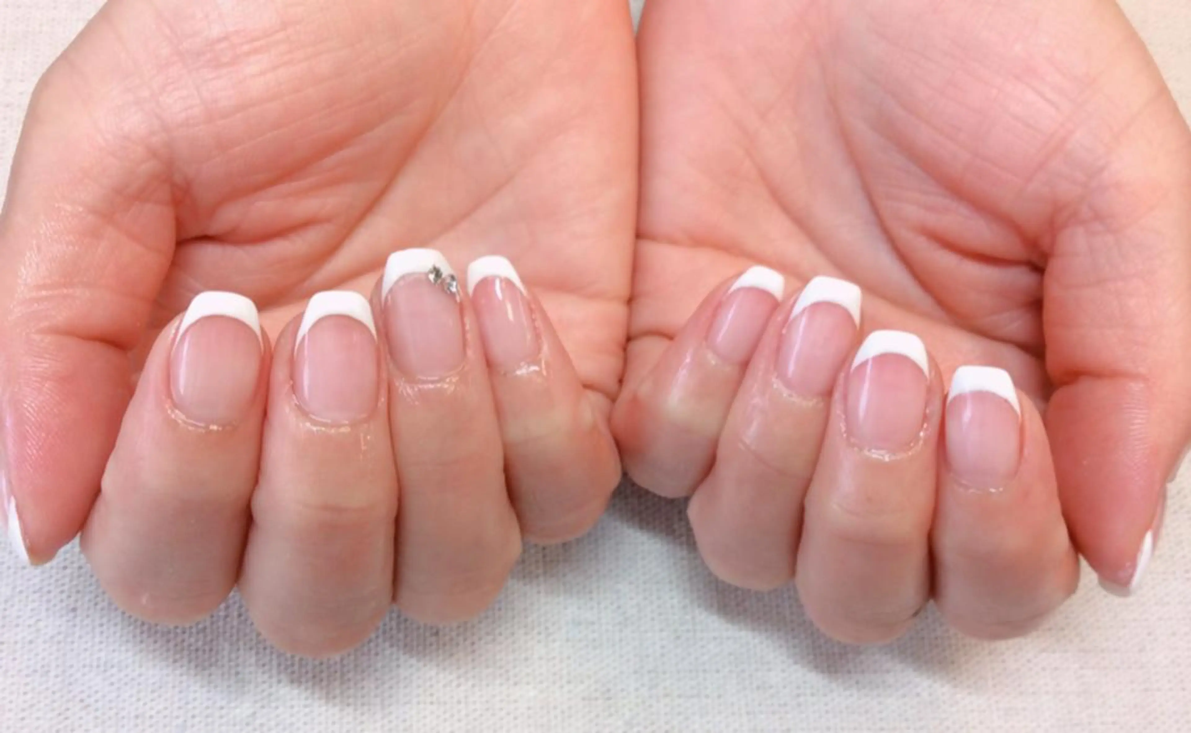 ネイル フレンチネイル 新橋 ルキナ スタッフのネイルデザイン