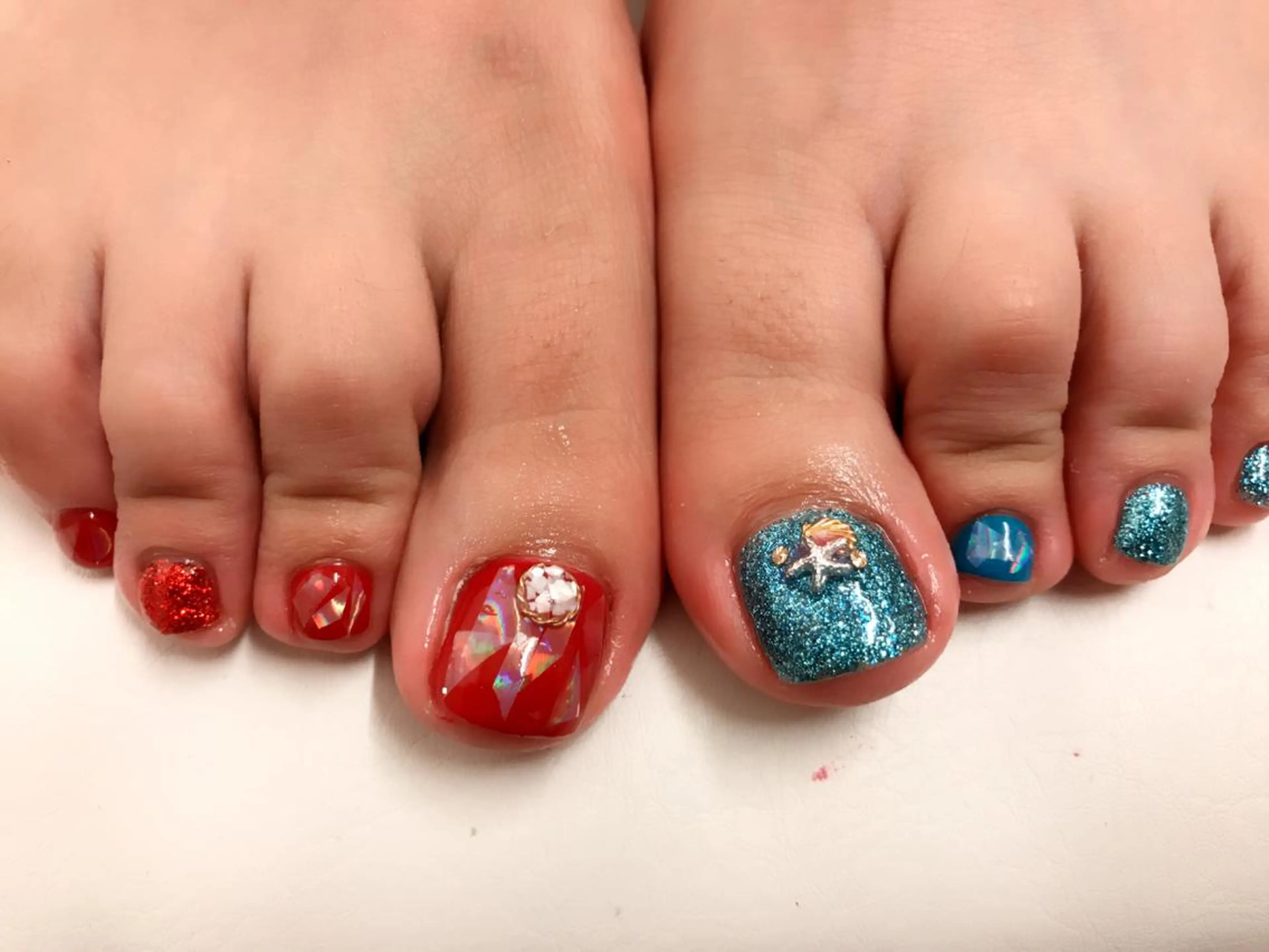 セミロング カラー パーマ ヘアアレンジ ネイル マツエク・マツパ フットネイル Sunny side nailのネイルデザイン