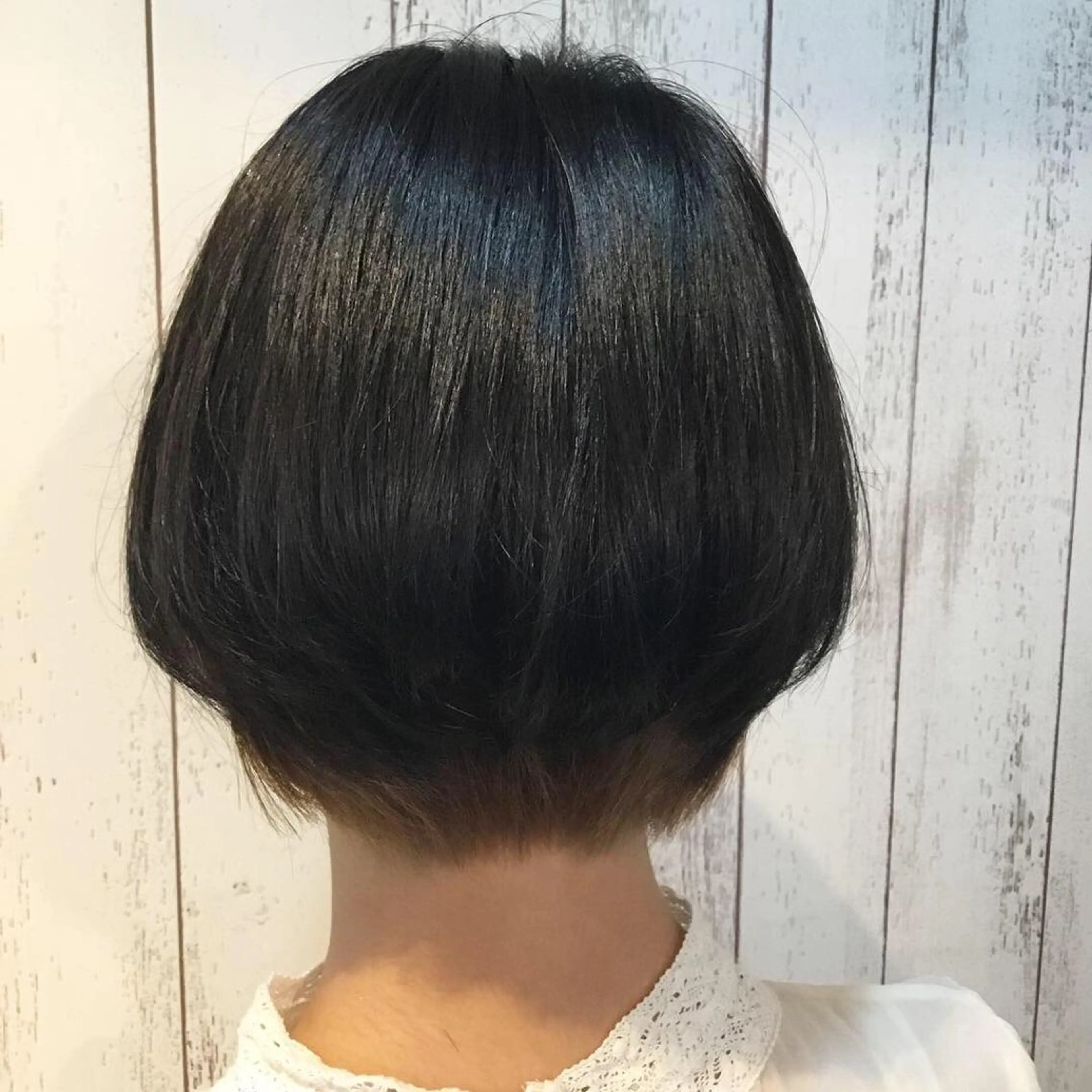 ショート カラー embrace エンブレイスのヘアスタイル