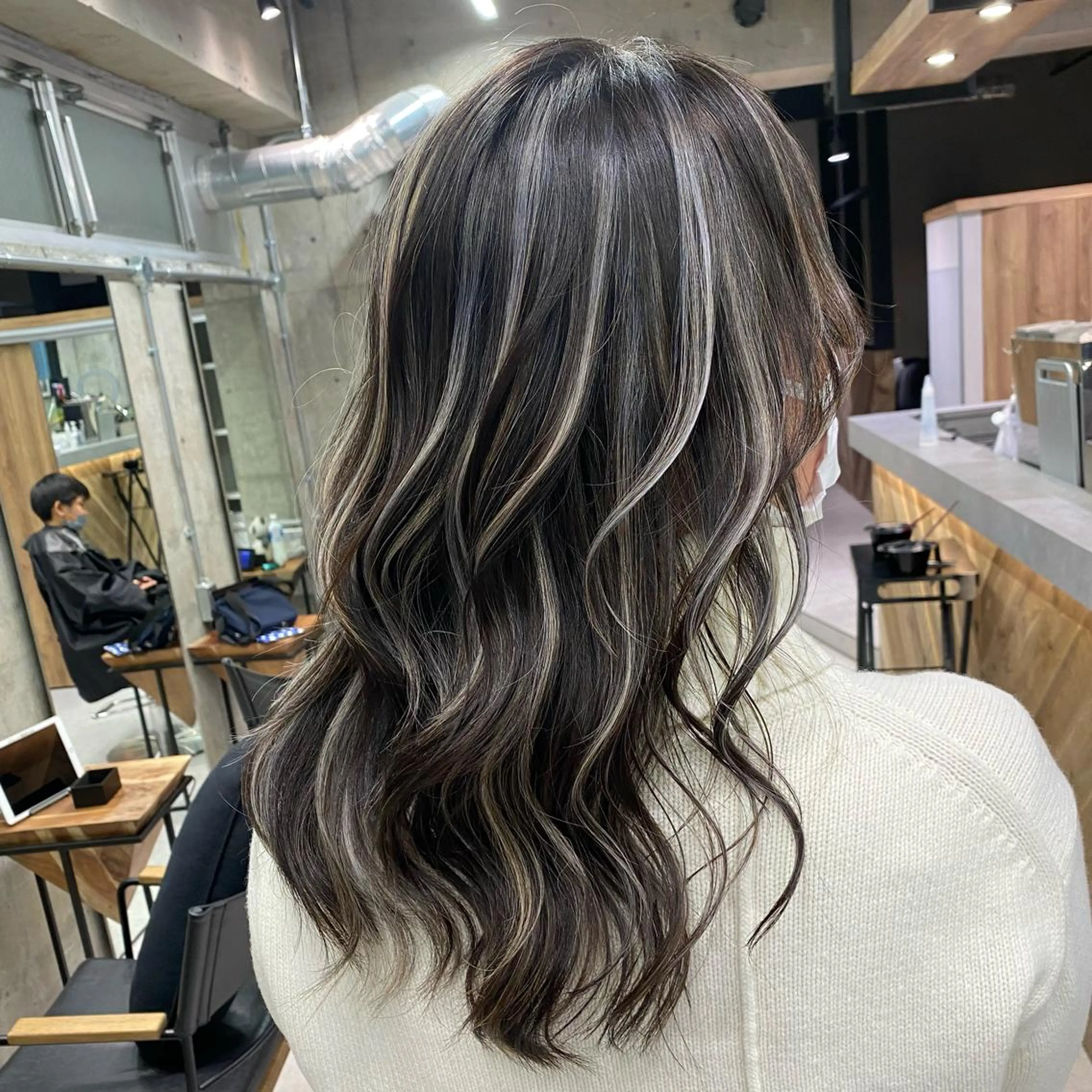 セミロング カラー バレイヤージュ デザインカラー ハイライトカラー ハイライト レイヤーカット カット ヘアカラー 🌈透明感カラー ✨松田龍也🌈のヘアスタイル