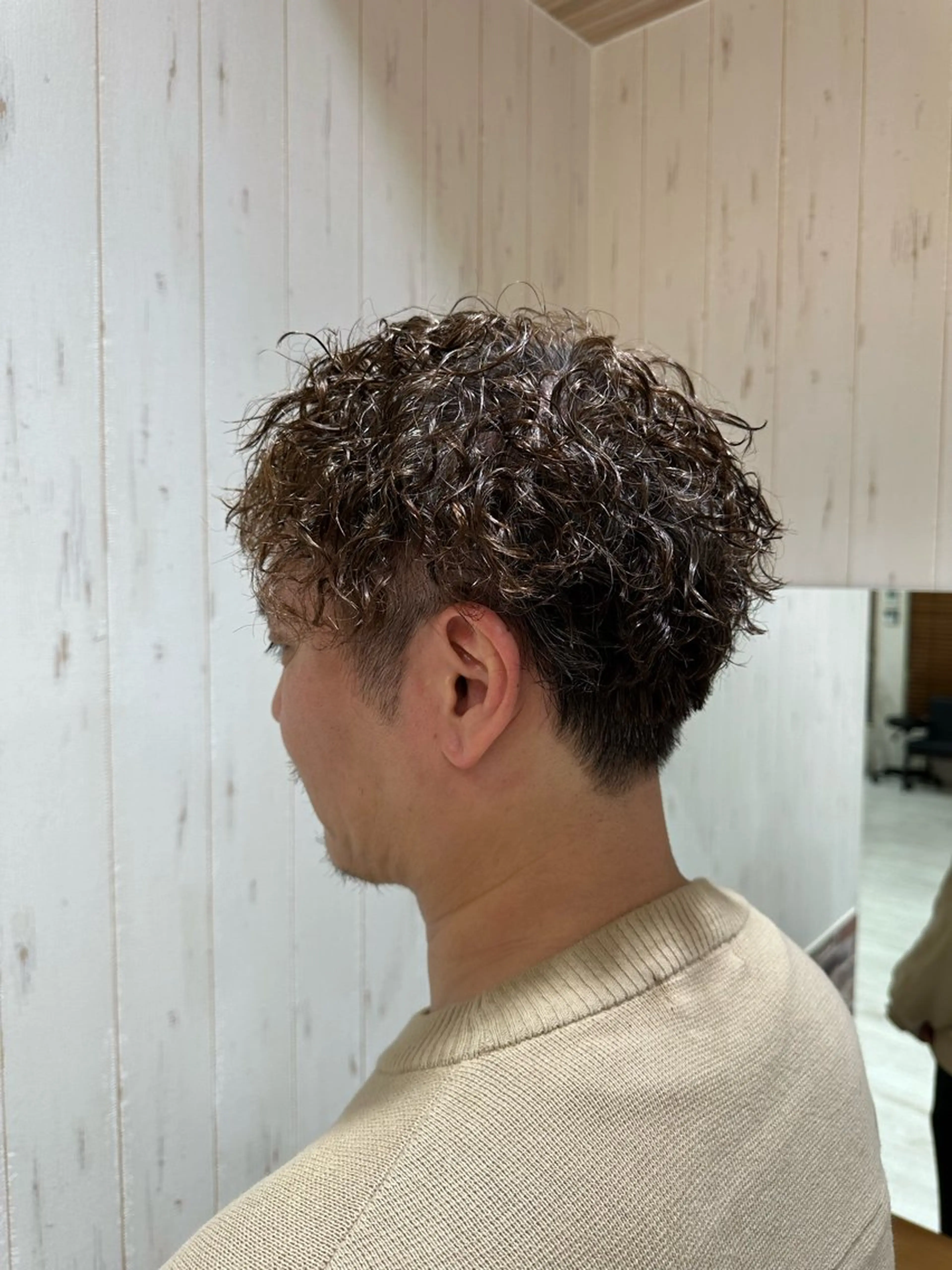 ショート パーマ メンズ ダウンパーマ フェードカット メンズ韓国風 マッシュ メンズパーマ パーマ 中嶋 紘夢のヘアスタイル