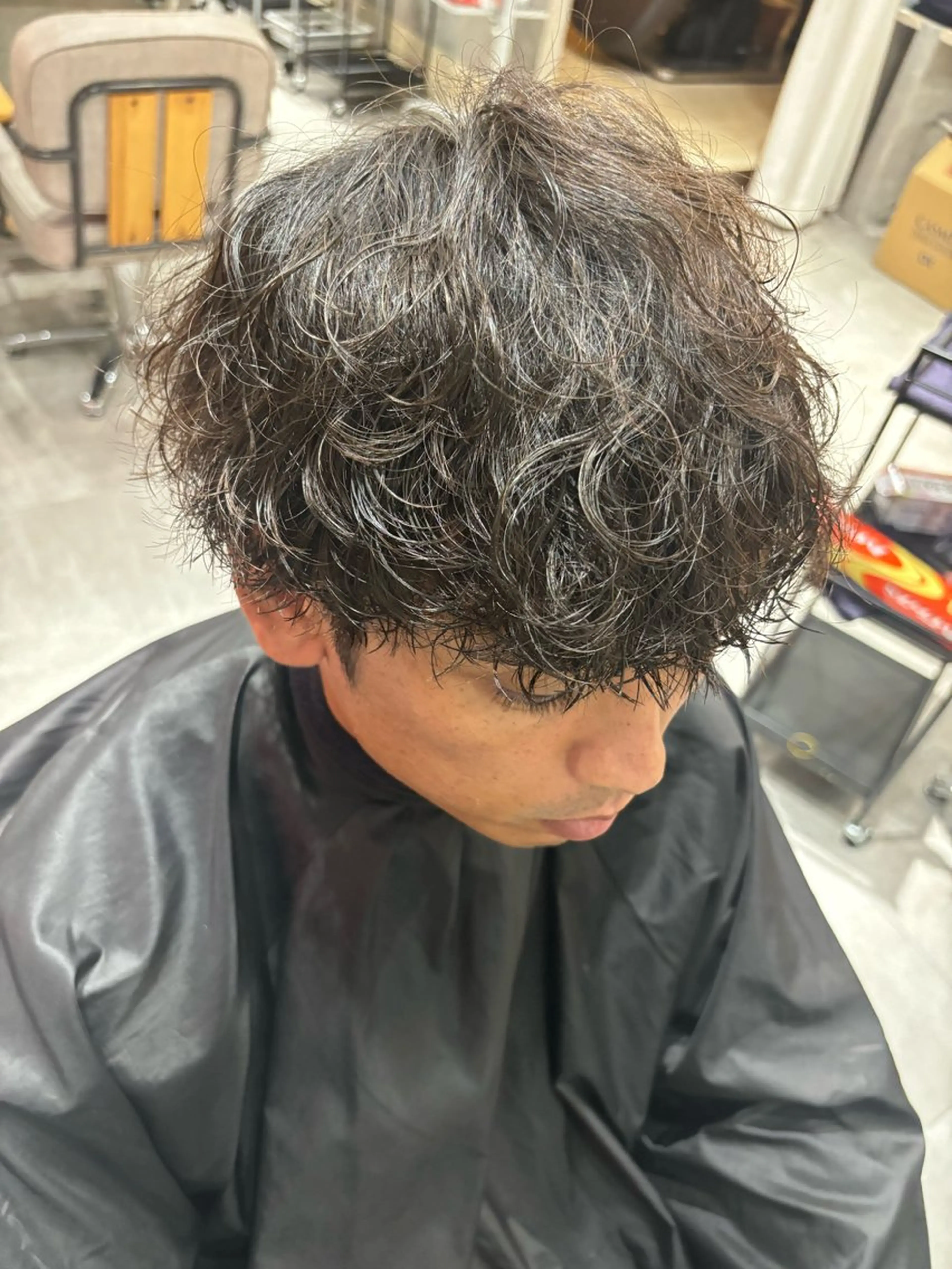 ショート パーマ メンズ センターパート メンズハイトーン マッシュウルフ マッシュ メンズパーマ カット パーマ トリートメント 長谷川 湧のヘアスタイル