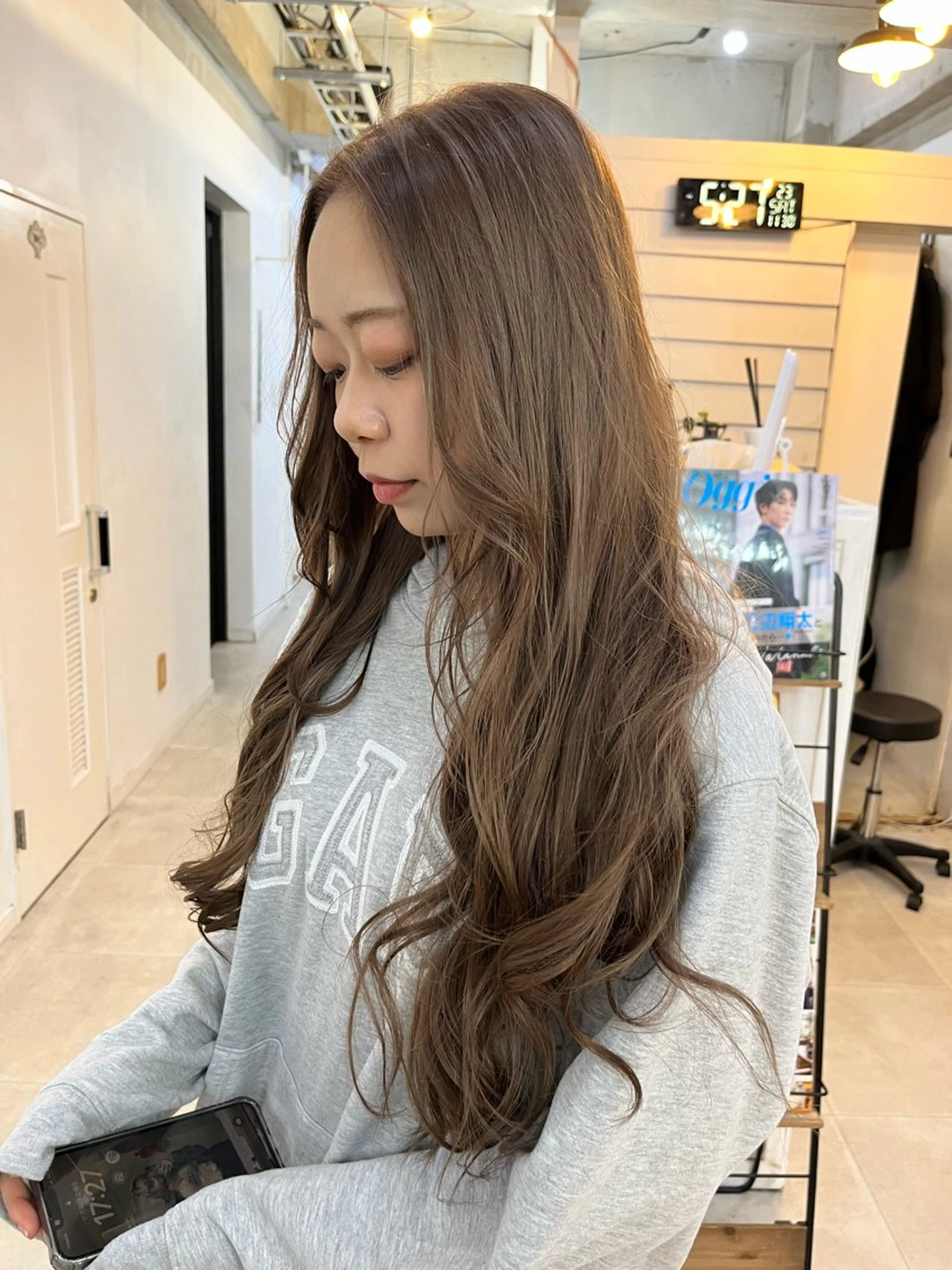ロング カラー グレージュ ヘアカラー 柔らかいヘアカラー 大成のヘアスタイル