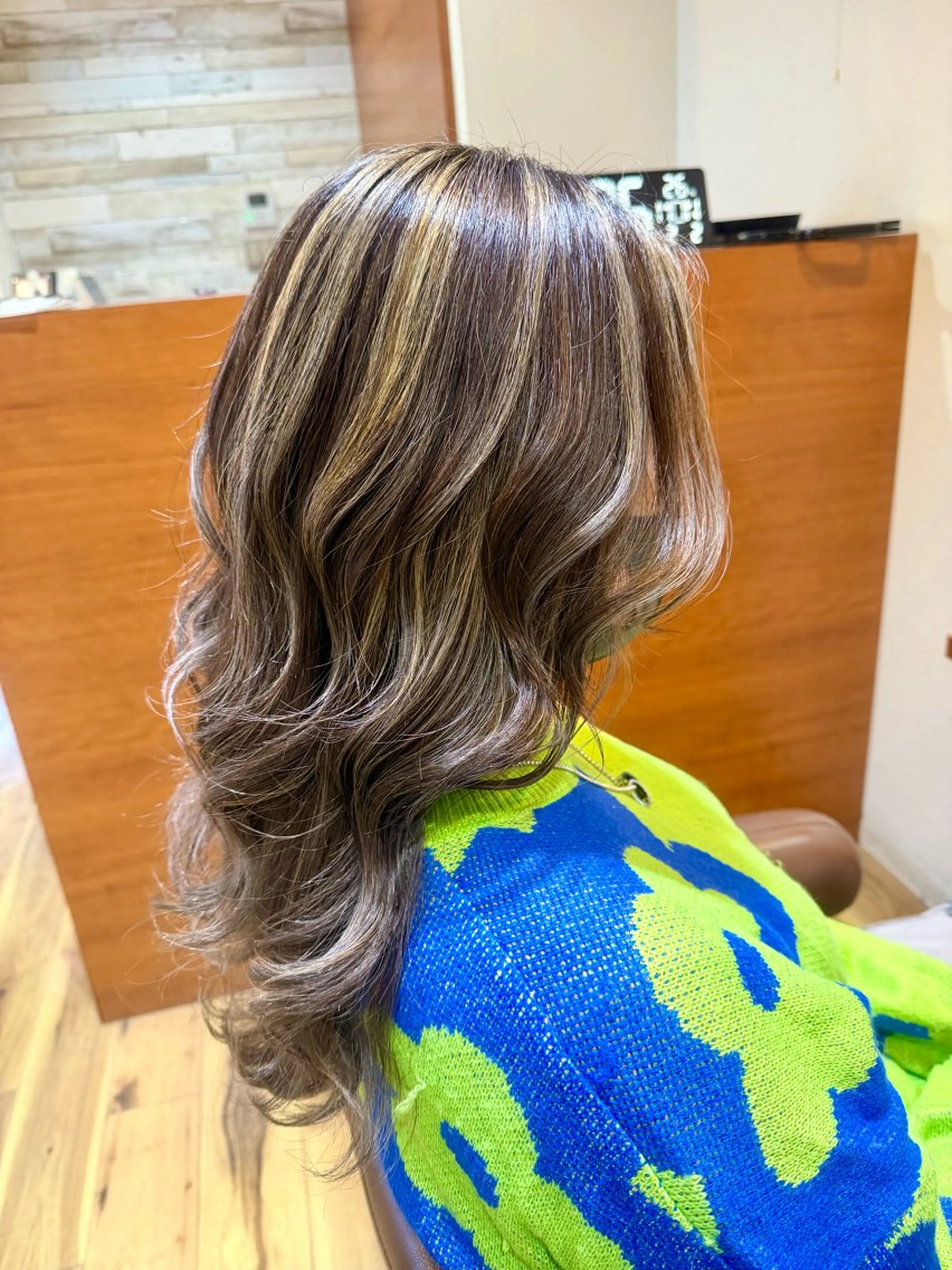 ロング カラー ハイライトカラー ハイライト カット ヘアカラー トリートメント 🎀たな 🧸のヘアスタイル