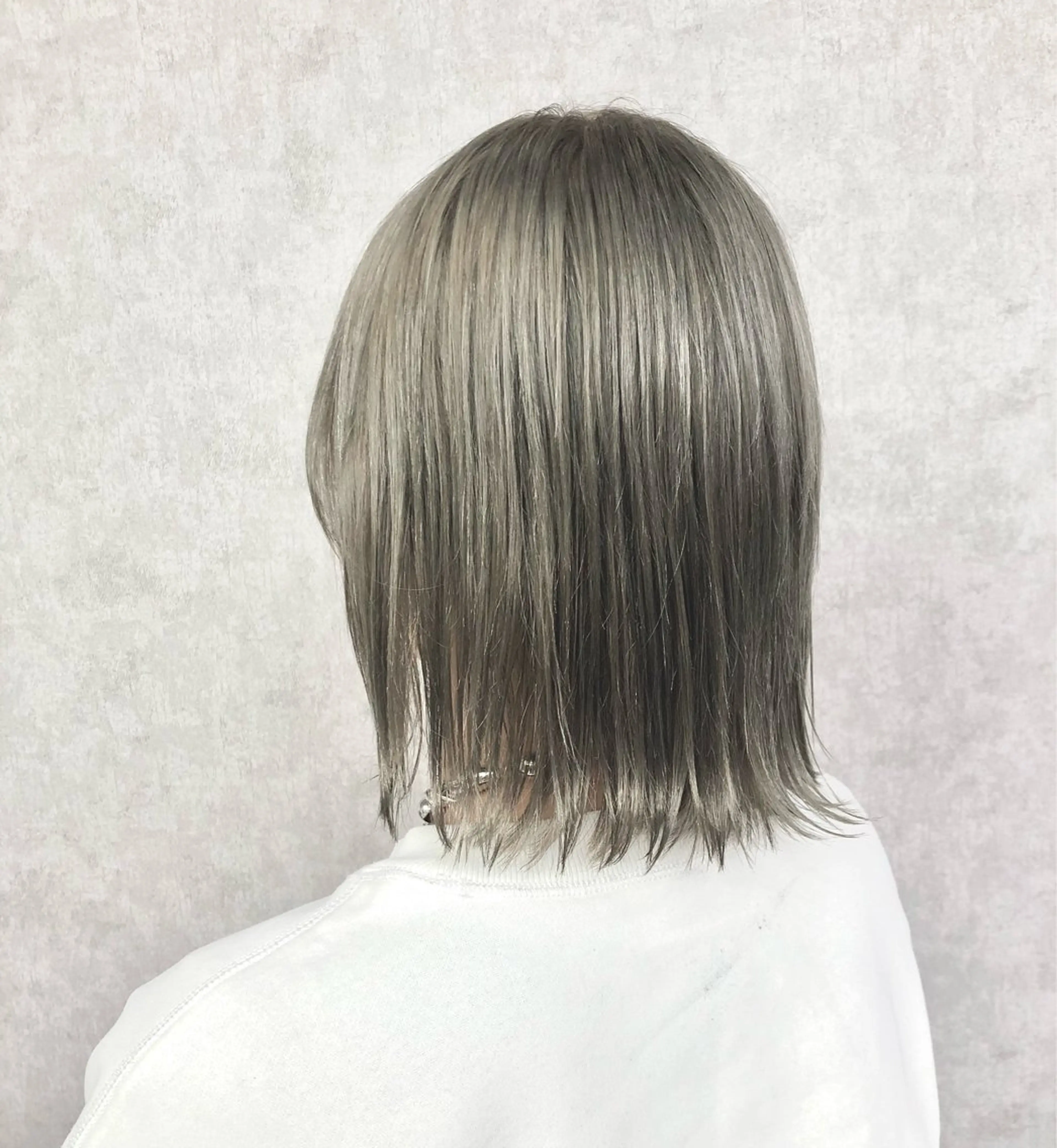 ミディアム カラー ベージュカラー ブリーチ ミルクティーベージュ シルバー ボブ ヘアカラー トリートメント ショート、韓国メンズ ヘアのかつらぎのヘアスタイル