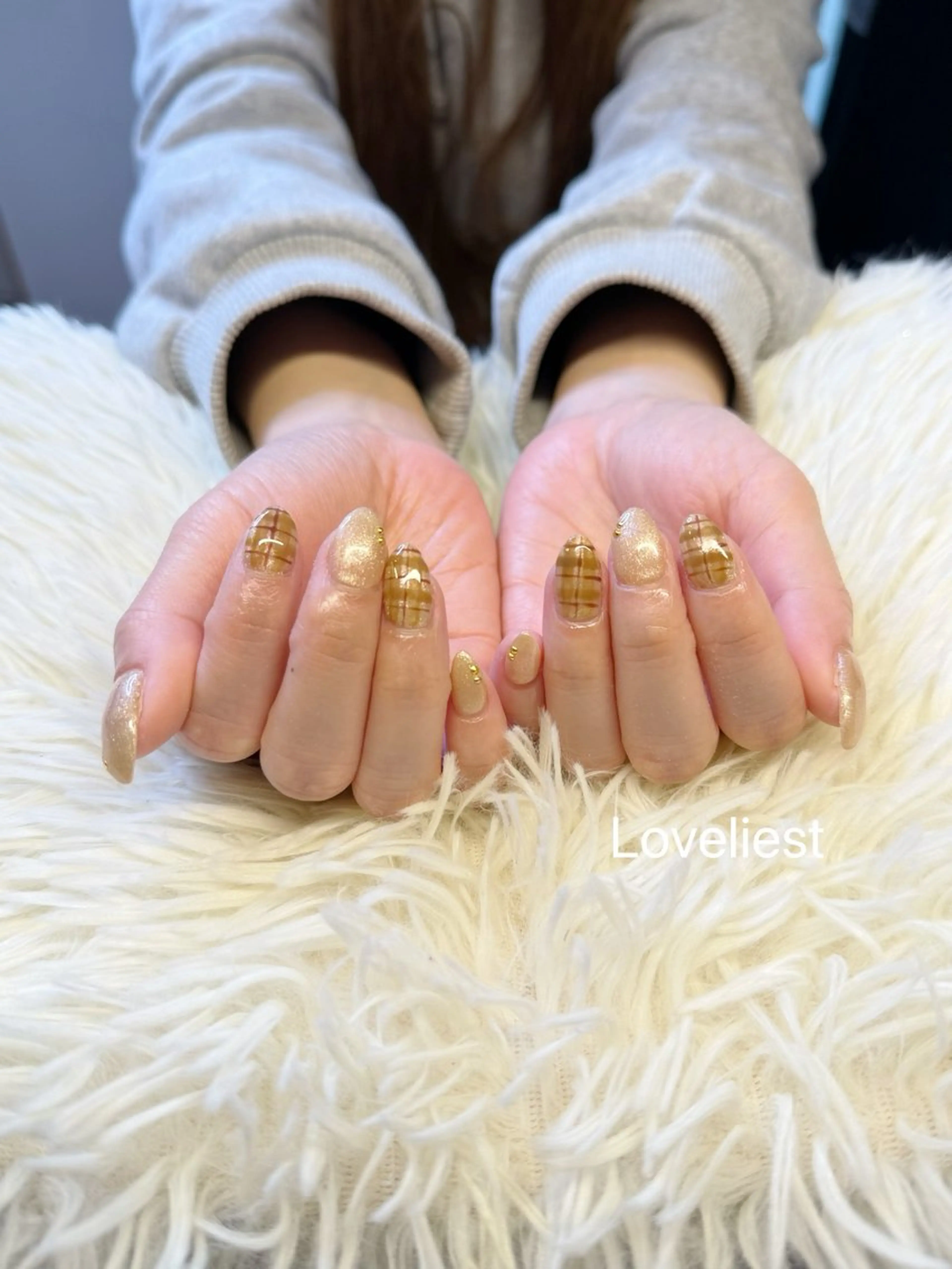 ネイル ハンドネイル 須藤 紗彩の眉毛・アイブロウイメージ