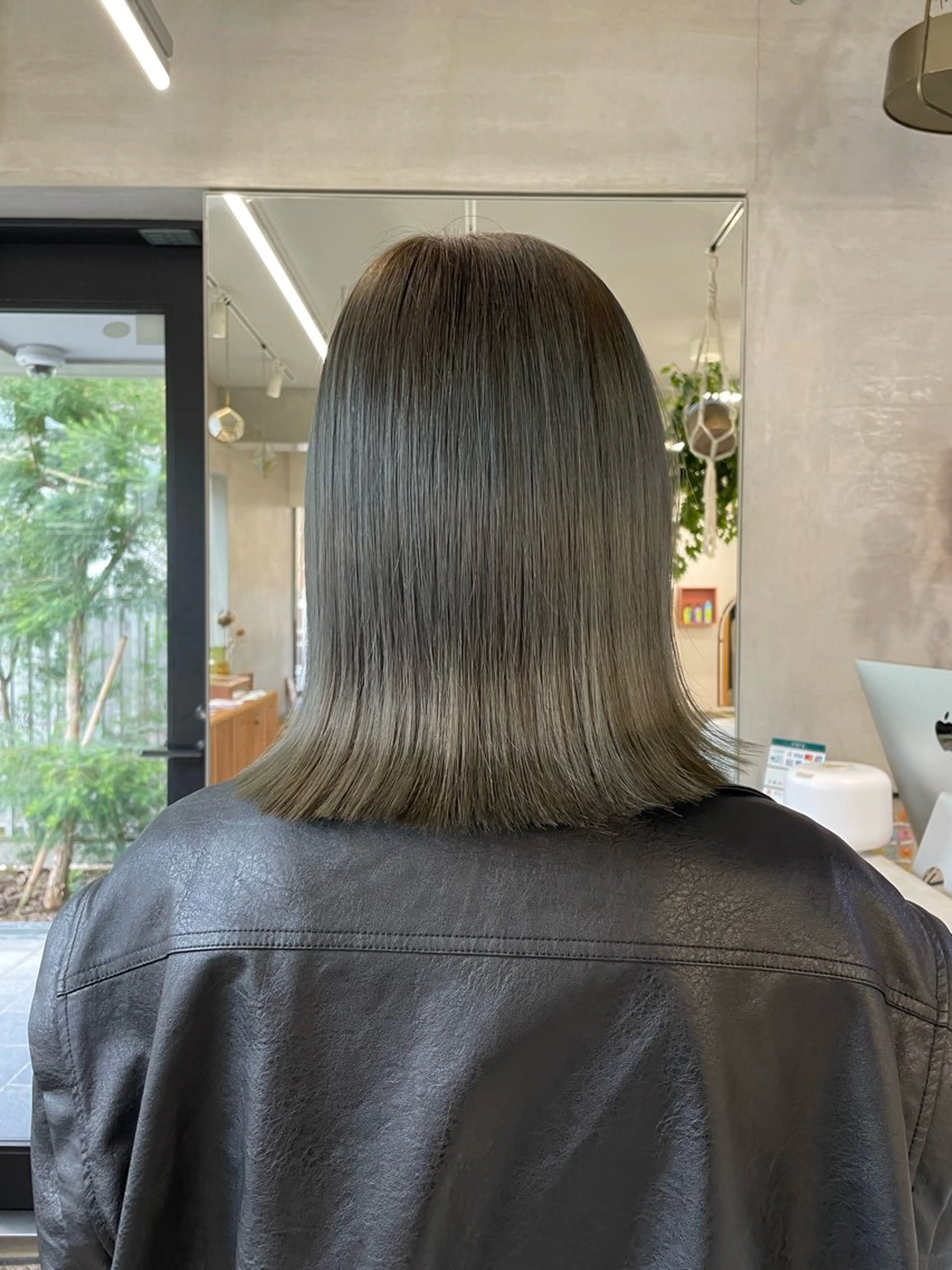 カラー ベージュカラー オリーブベージュ ヘアカラー 鶴井 美空のヘアスタイル