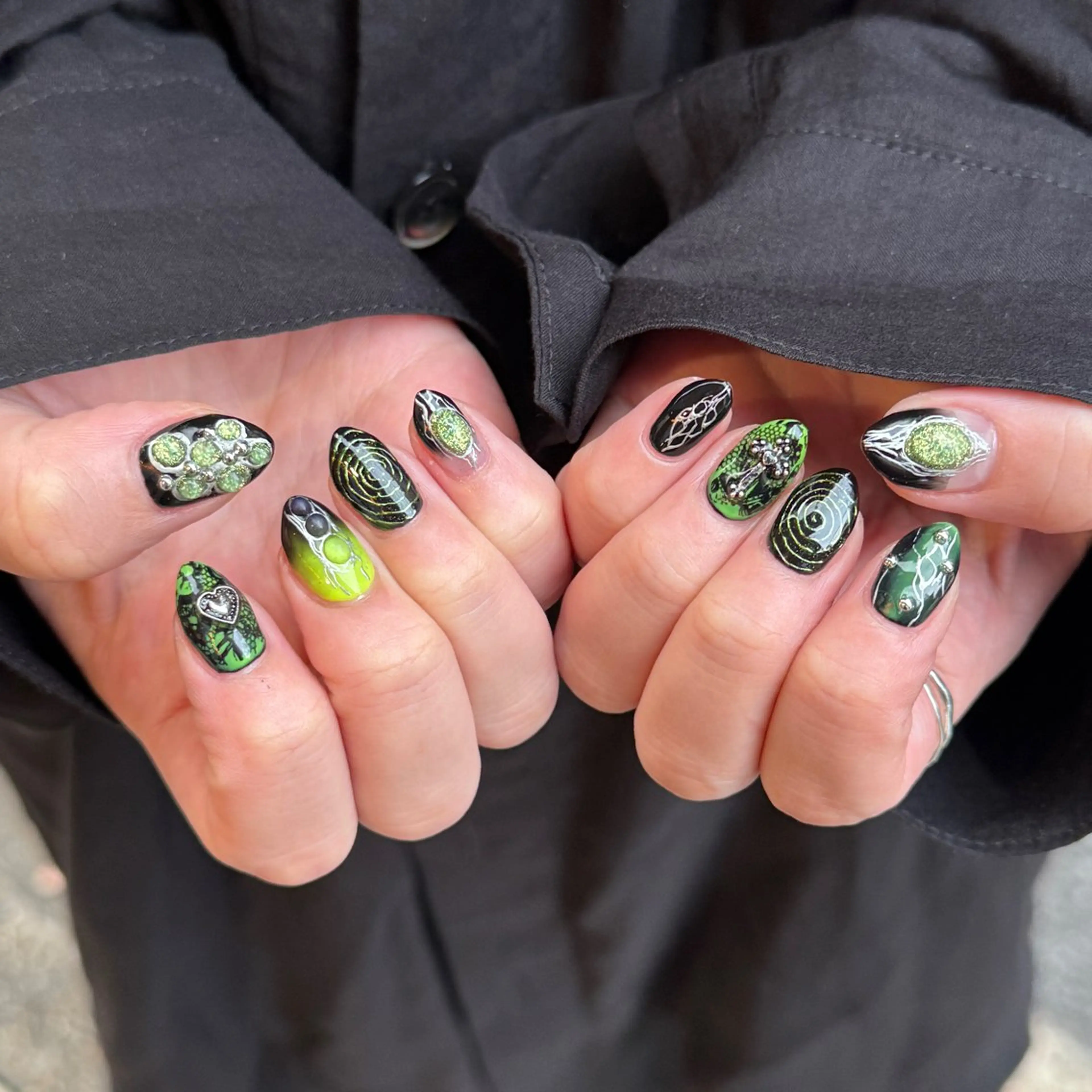 ネイル ハンドネイル 𝐫𝐚𝐢 𝐧𝐚𝐢𝐥の眉毛・アイブロウイメージ