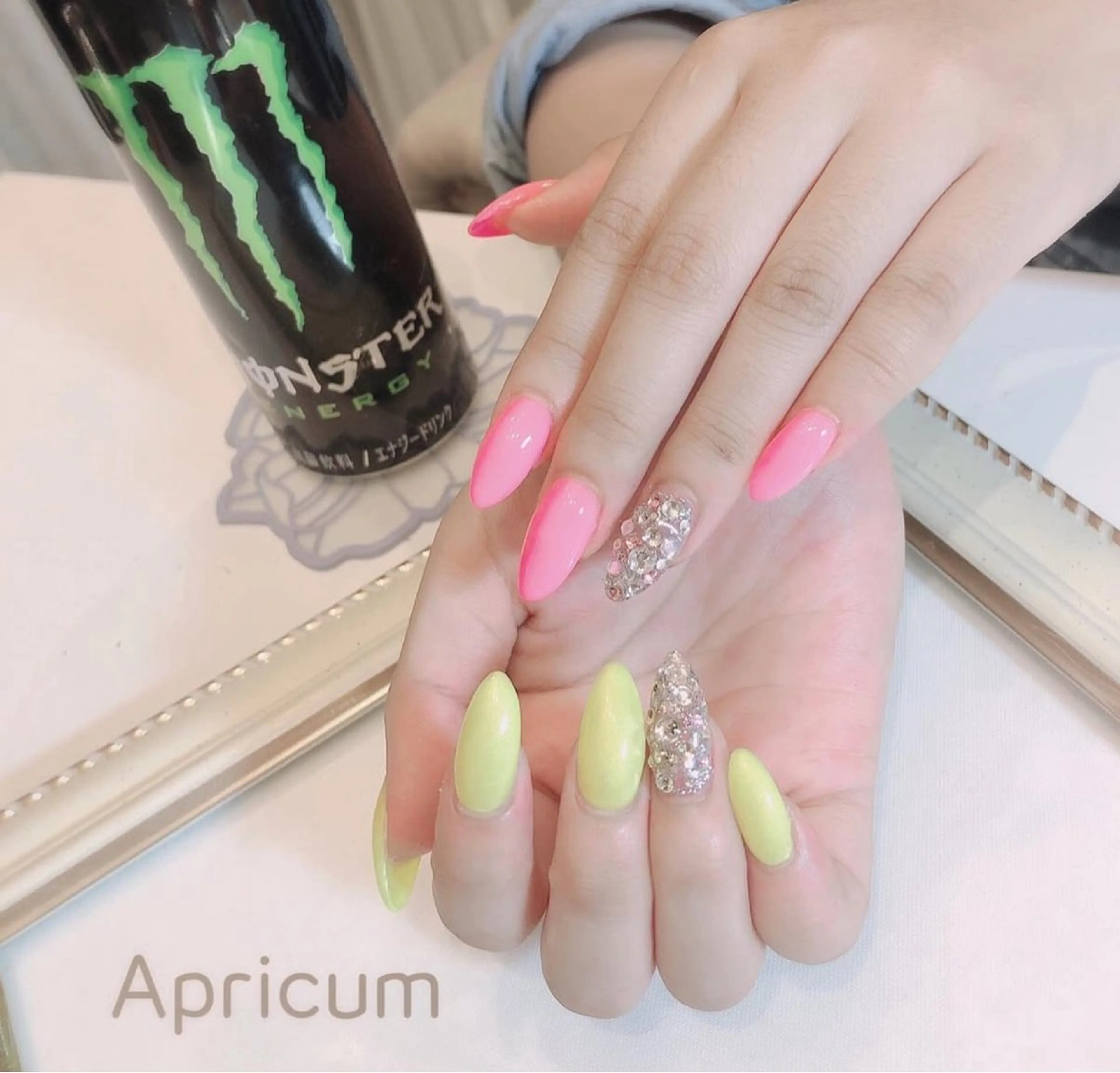 ネイル ワンカラーネイル ストーンネイル ハンドネイル Nail&Pedispa Apricum所属・ネイリスト コトネのネイルデザイン