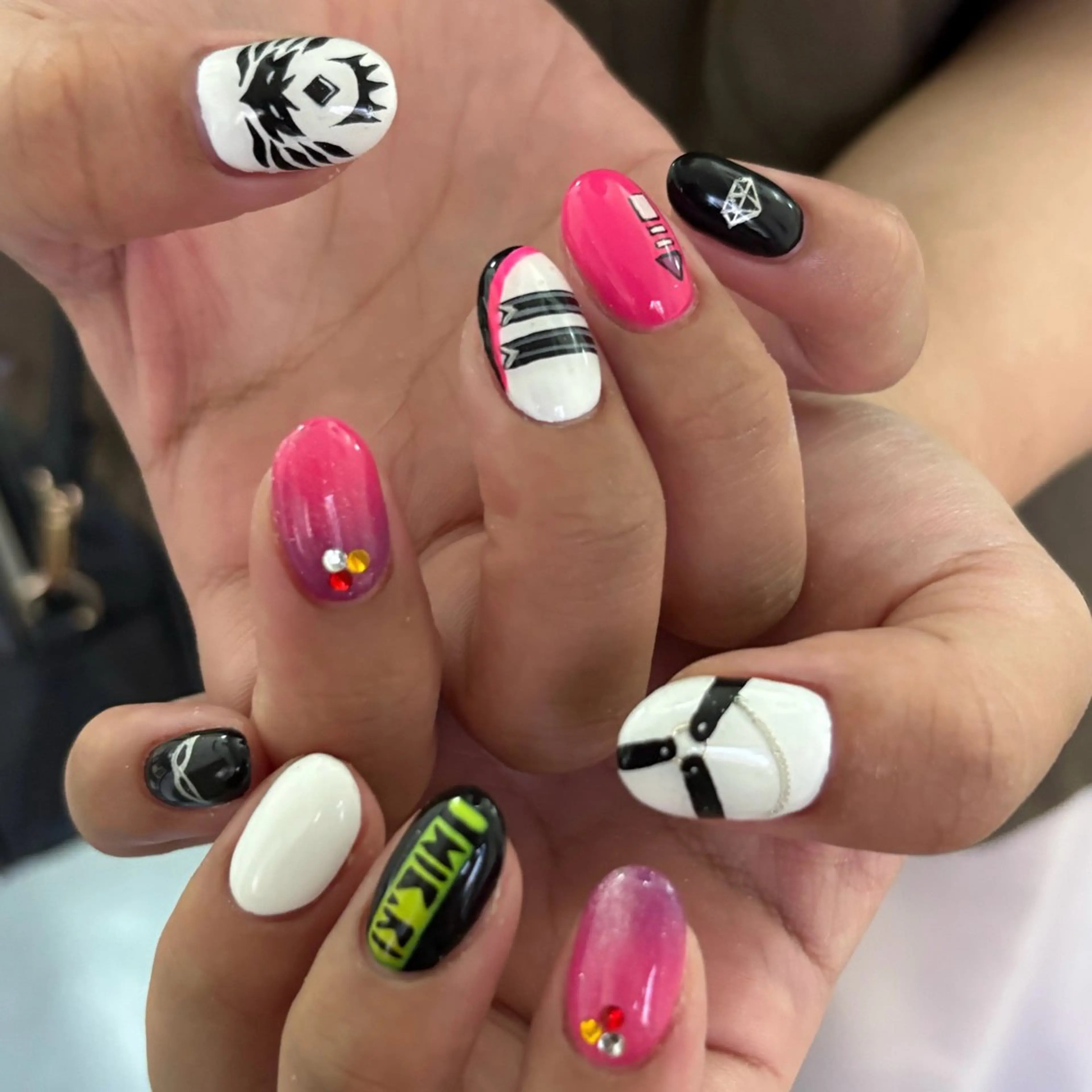 ⭐️12/19まで/minimo特別価格/オフ無料/120分アートし放題🌈(おまかせ・持ち込み🆗パーツ付)16日🈳の写真