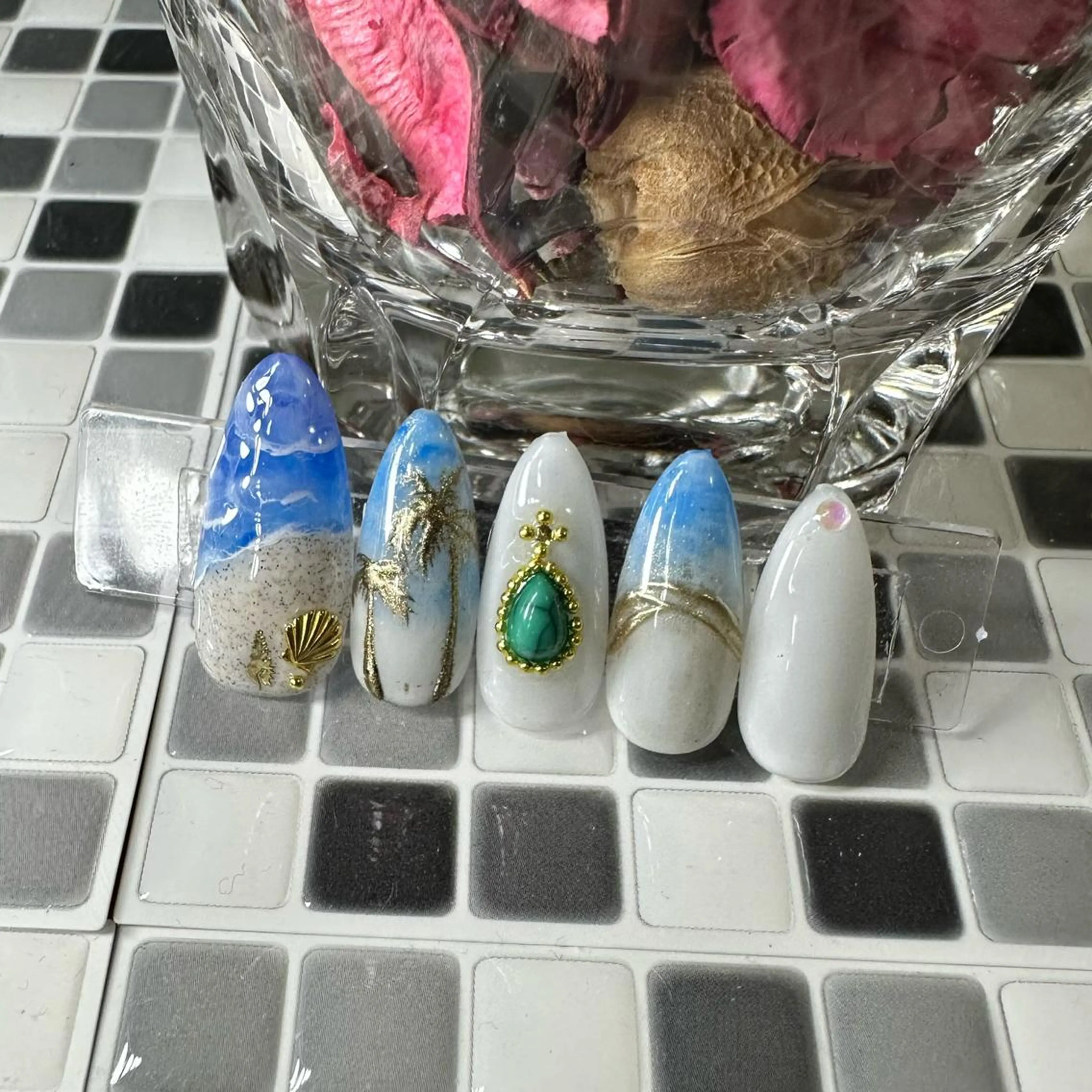 ネイル 新山 聖のネイルデザイン