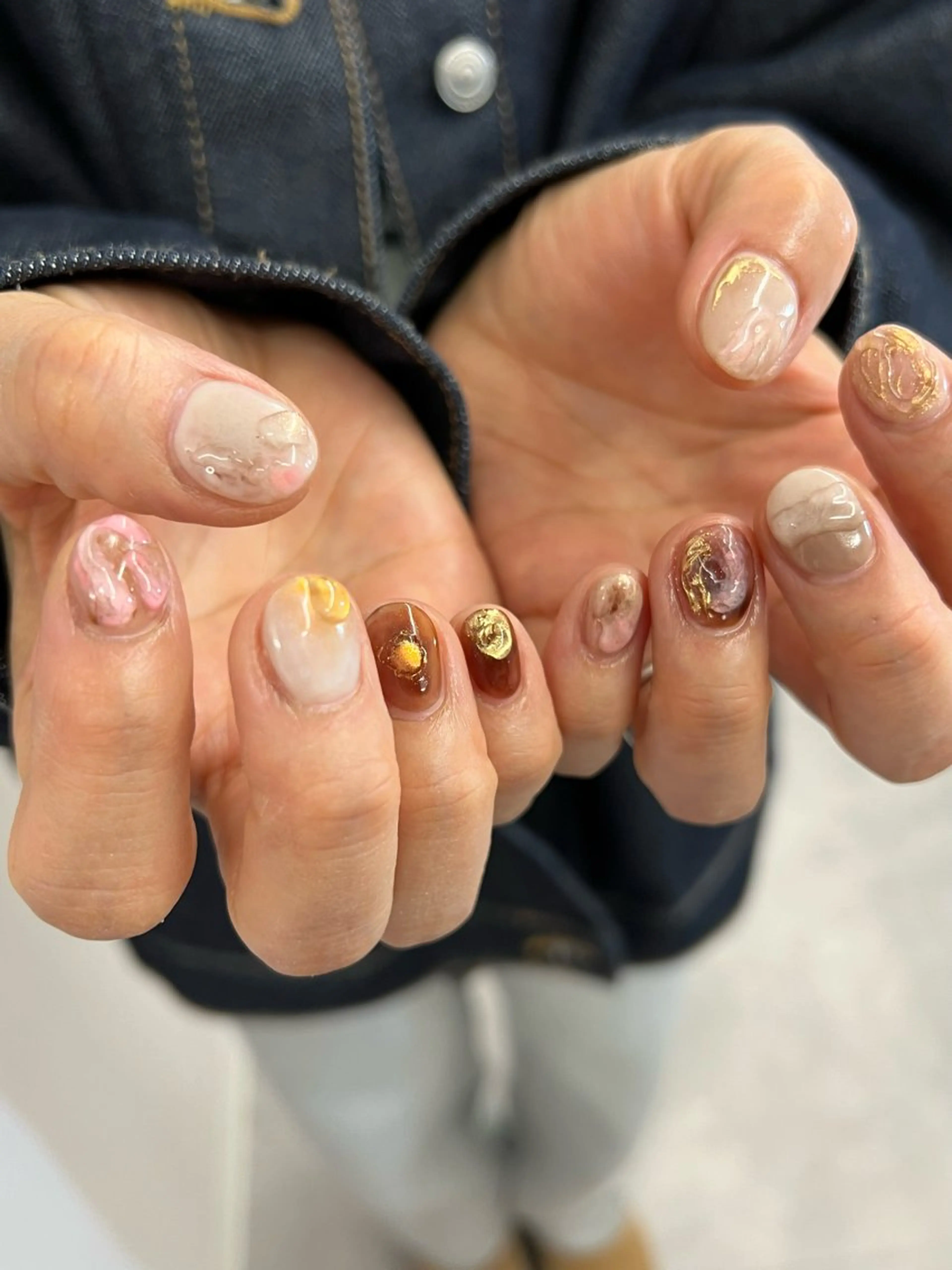 ネイル ジェルネイル ゴールド マグネットネイル ニュアンスネイル パラジェル ハンドネイル ハンドケア Bana_ Nailのネイルデザイン
