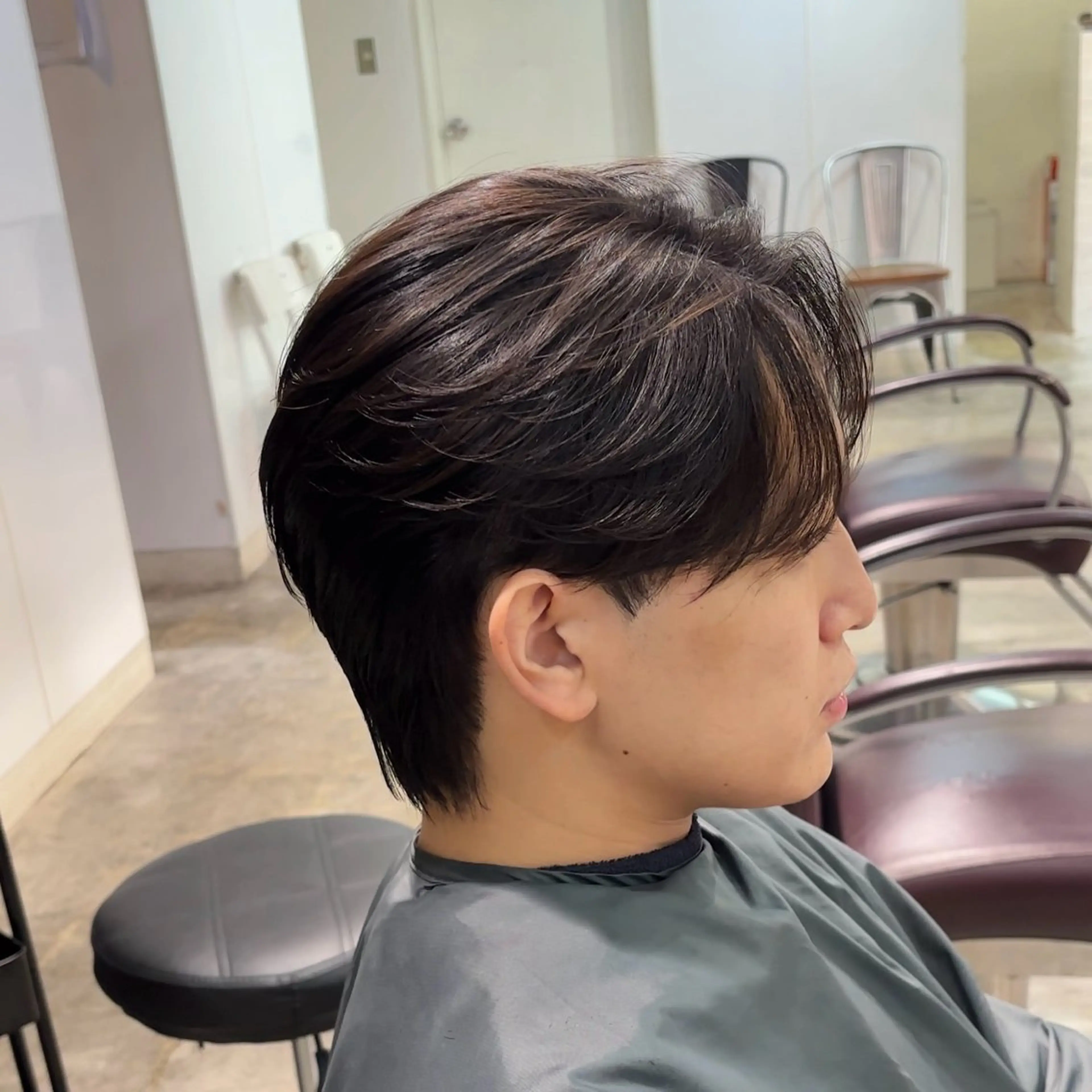 ショート パーマ メンズ センターパート メンズパーマ くせ毛 縮毛矯正 ニュアンスパーマ カット 縮毛矯正 縮毛矯正/メンズ パーマ/岩名新大のヘアスタイル