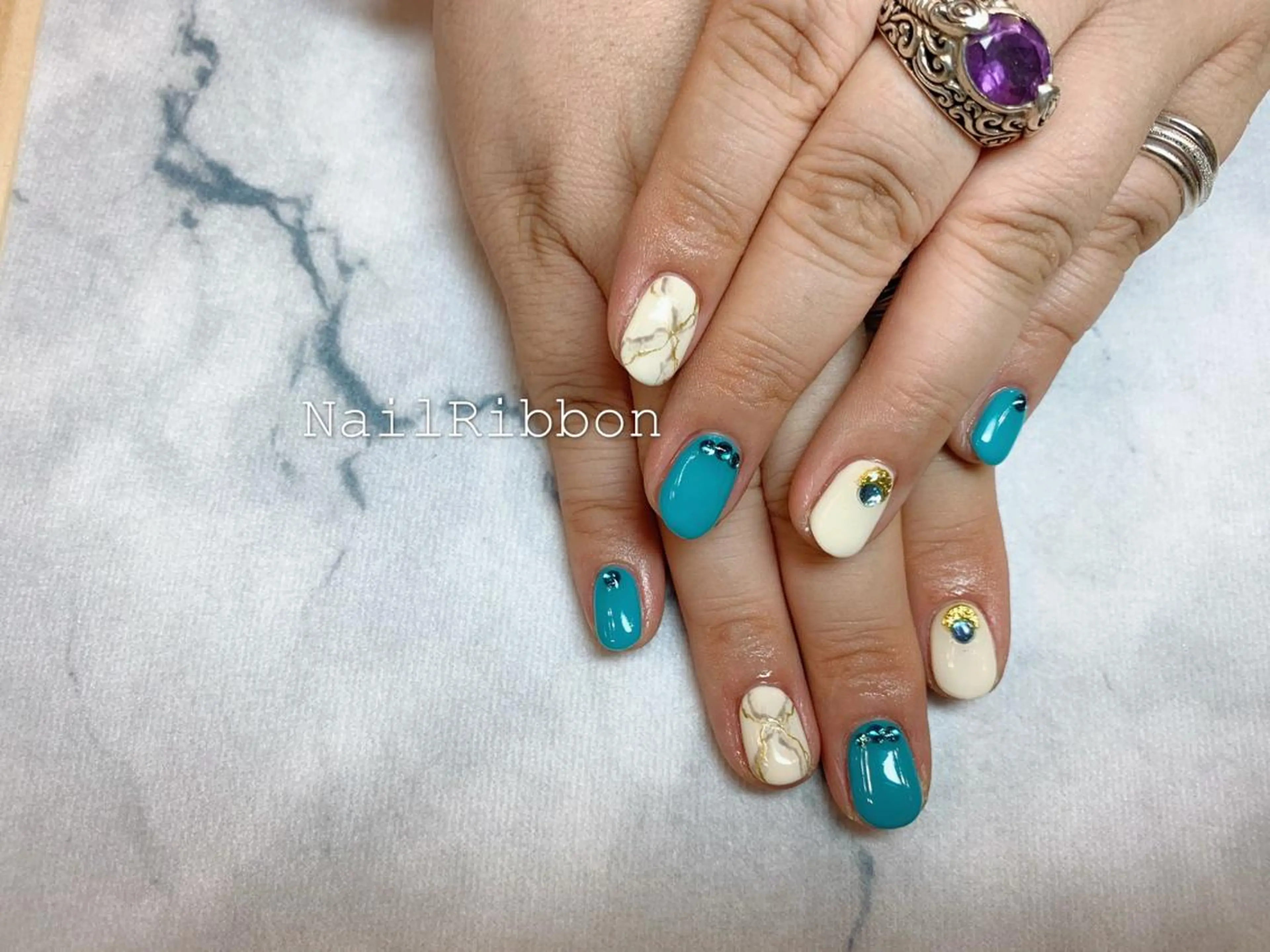 ネイル ネイルリボン 受付スタッフのネイルデザイン