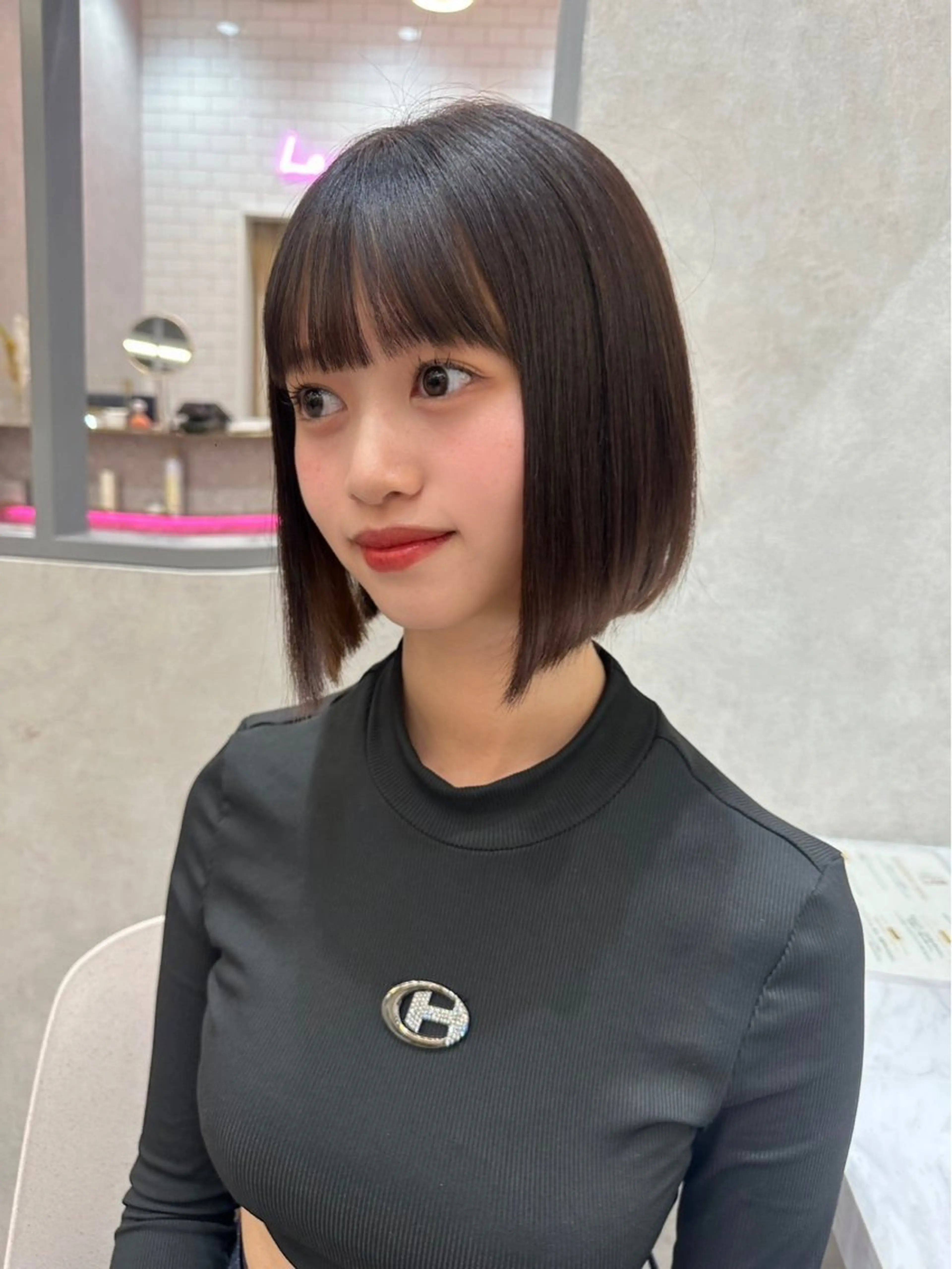 ミディアム karin ボブハイトーンのヘアスタイル