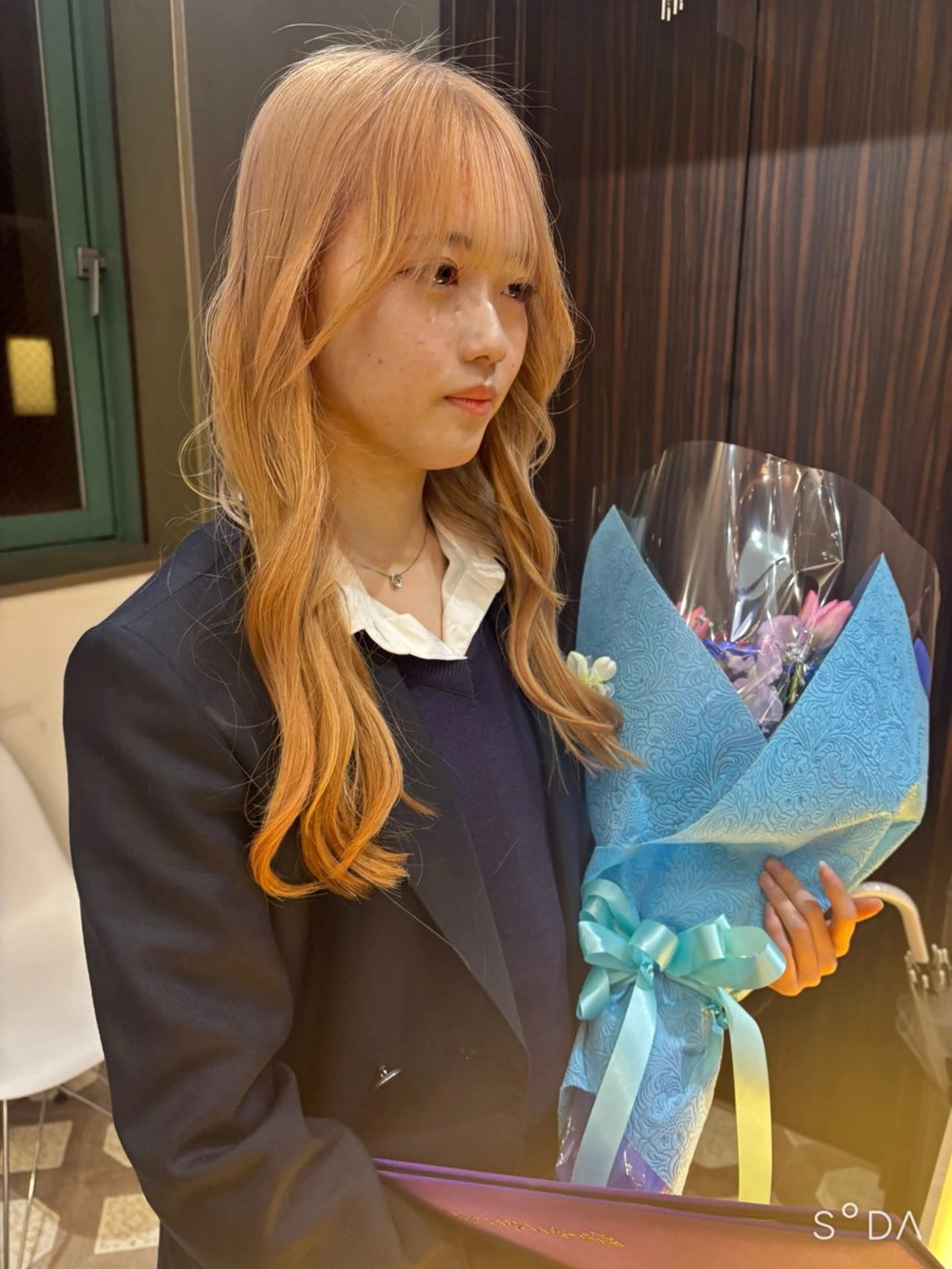 ロング ヘアカラー トリートメント ヘアセット 韓国ヘア/ブリーチ無 しWカラー/オリーブのヘアスタイル