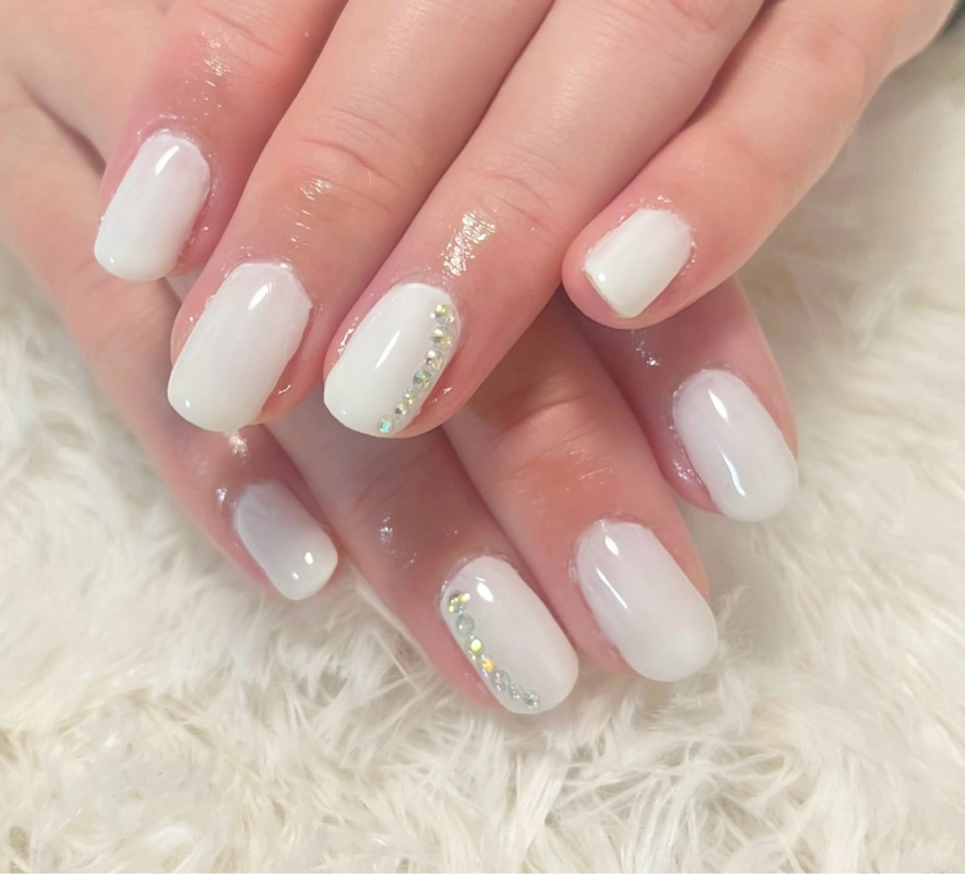 ネイル オフィスネイル ショートネイル ホワイト 島田 亜紀のネイルデザイン