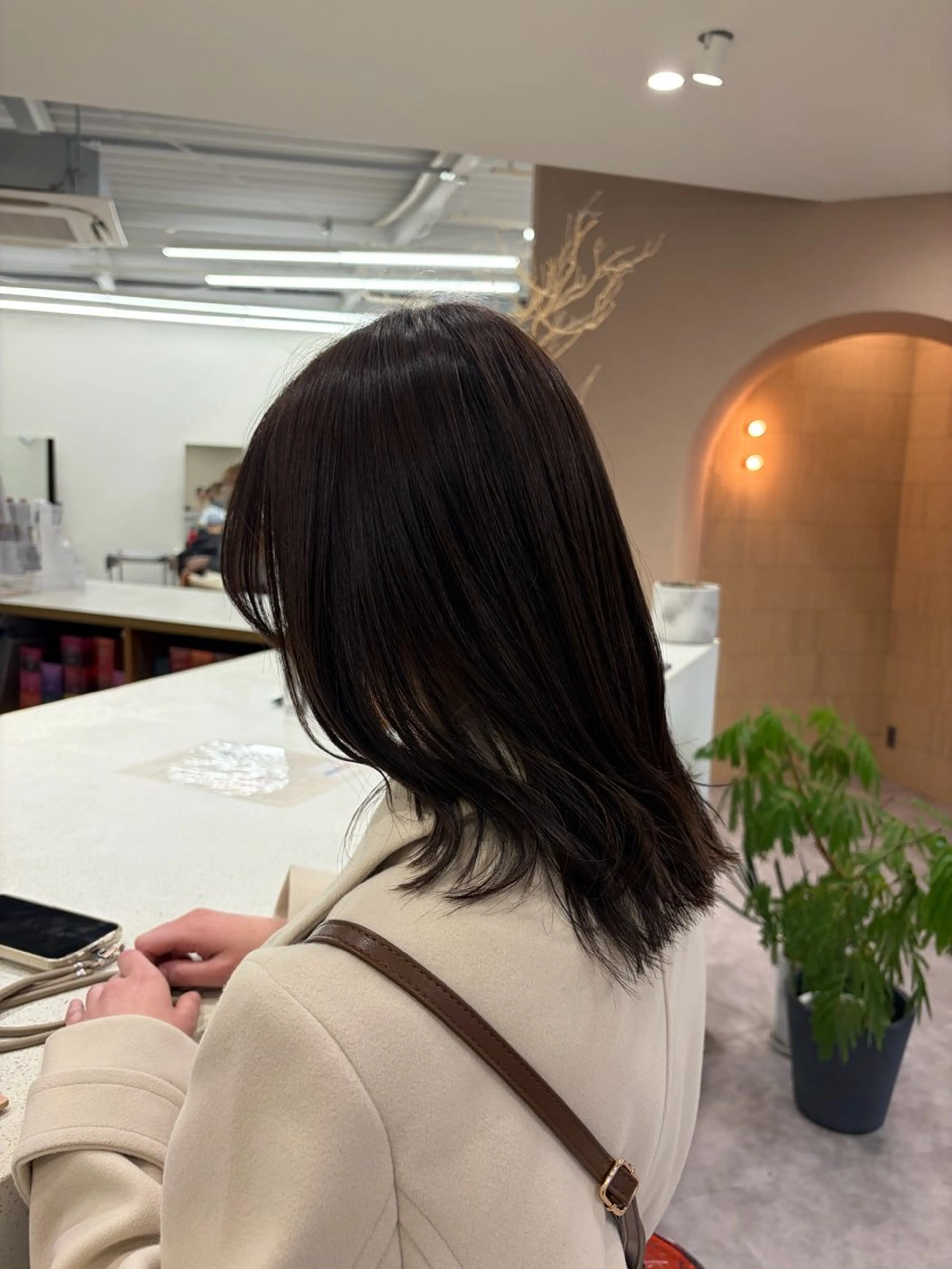 セミロング カット ヘアカラー 艶髪☆顔周りカット /秋田 遥華のヘアスタイル