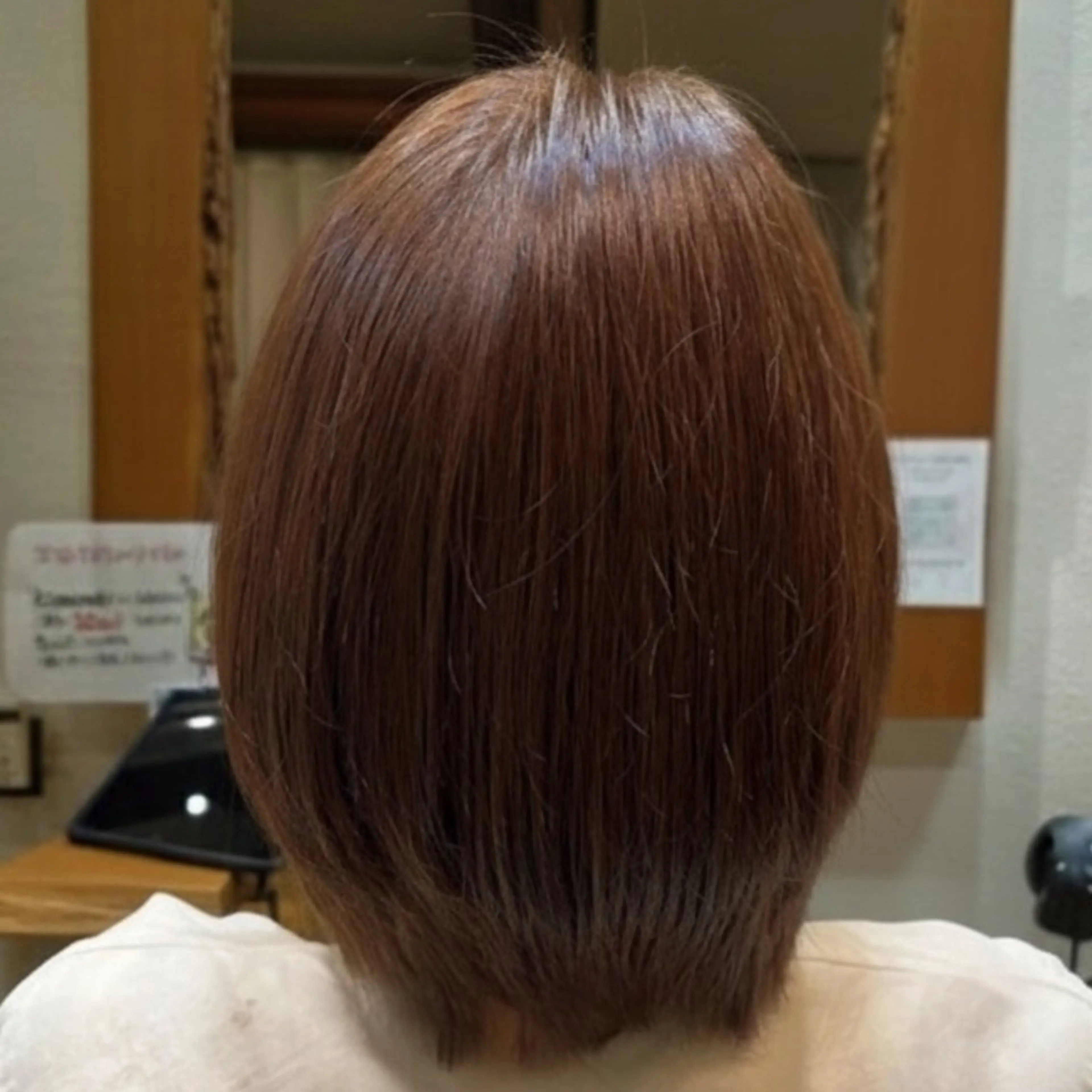 カラー komo. TAKAHIRO のヘアスタイル