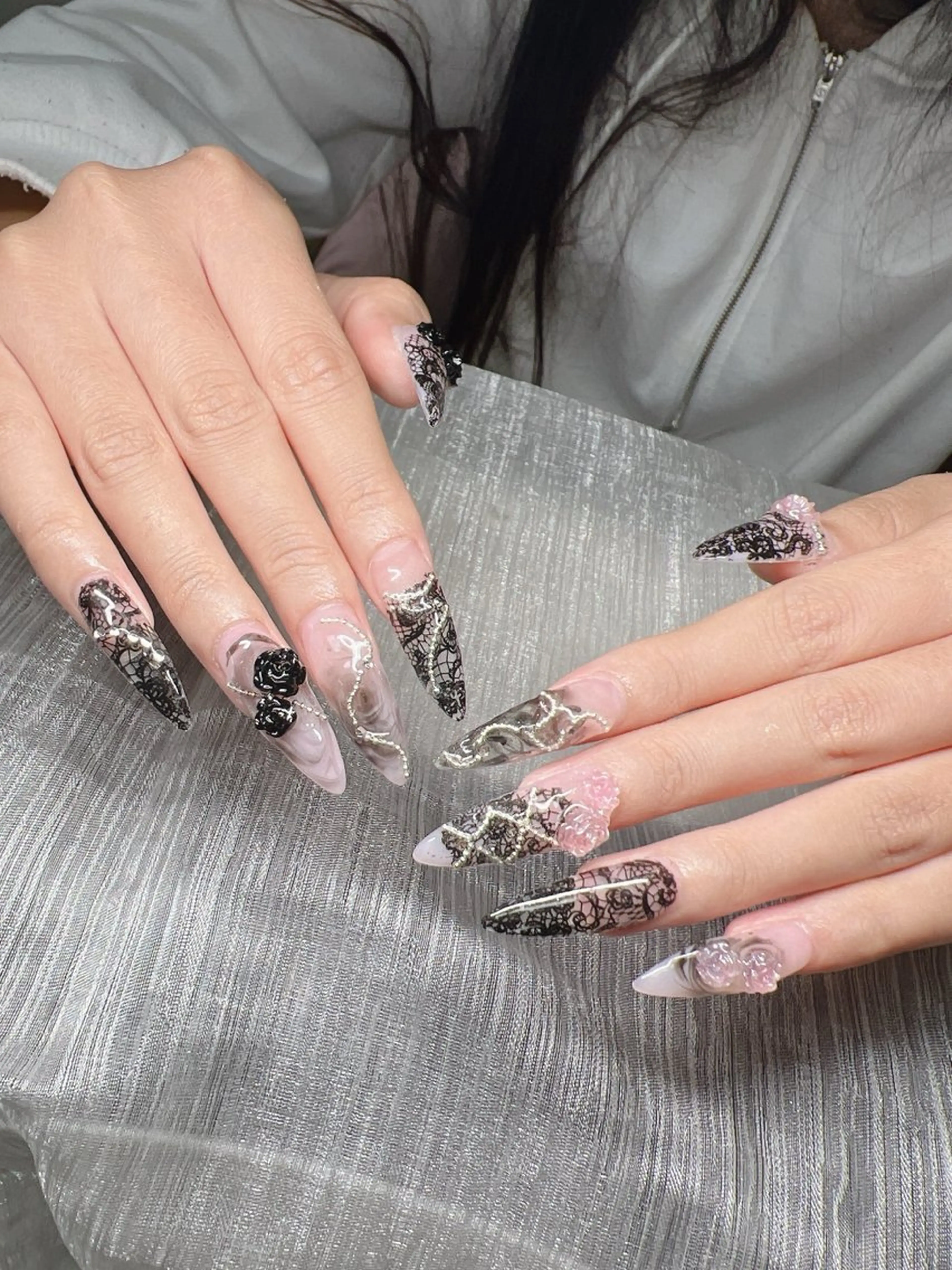 ネイル 長さ出し グラデーション 卒業式 キラキラネイル マグネットネイル Lee Nailsのネイルデザイン