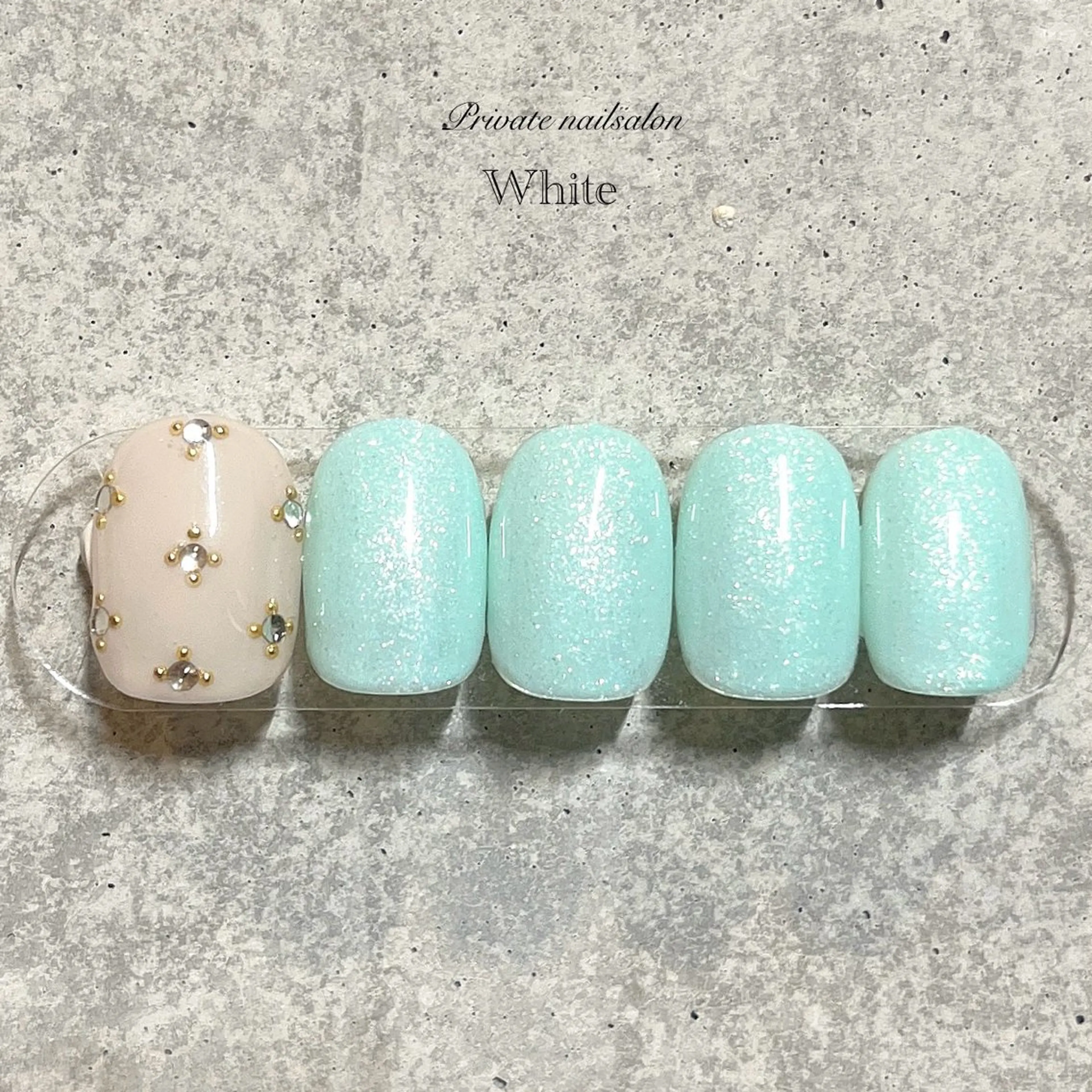 ネイル グリーン キラキラネイル パステルネイル 冬ネイル ハンドネイル SAKASHITA KEIのネイルデザイン