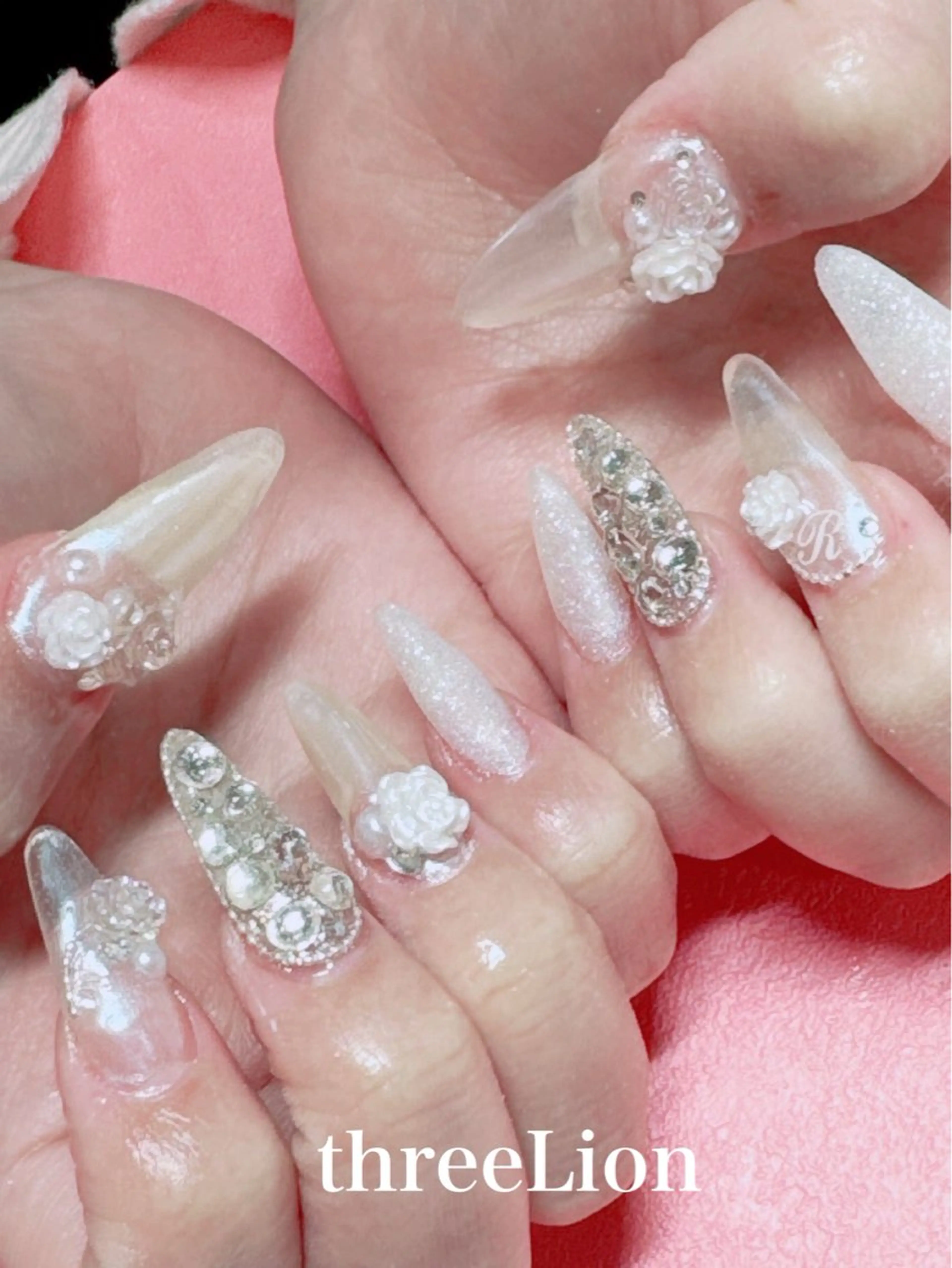 ネイル クリアネイル フラワーネイル ゴージャス キラキラネイル ロングネイル ハンドネイル threeLion ネイル&アイラッシュサロン所属・threeLion ネイル&アイラッシュのネイルデザイン