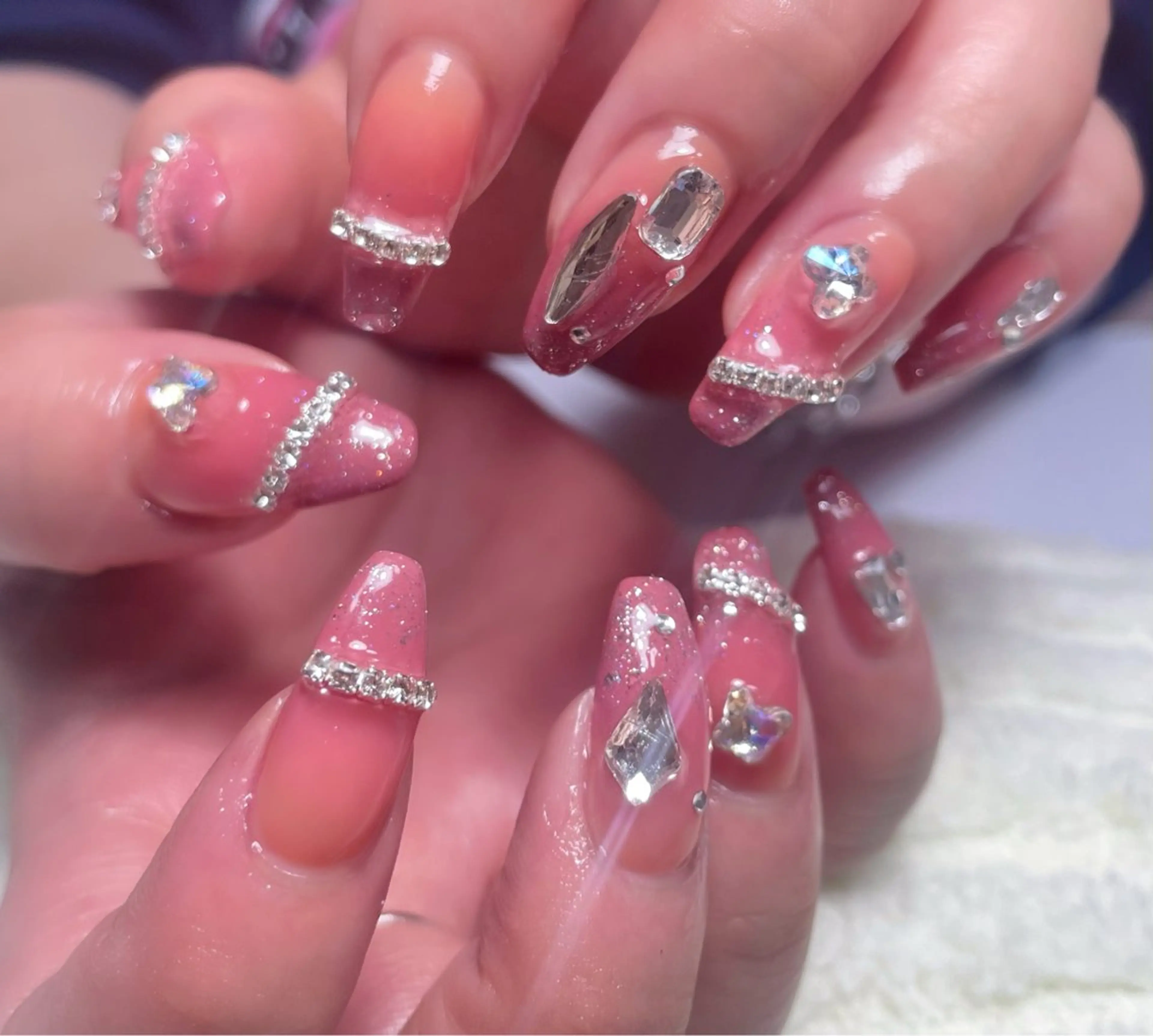 ネイル グラデーション キラキラネイル ロングネイル ストーンネイル ハンドネイル Chicchi 加茂宮駅徒歩3分のネイルデザイン