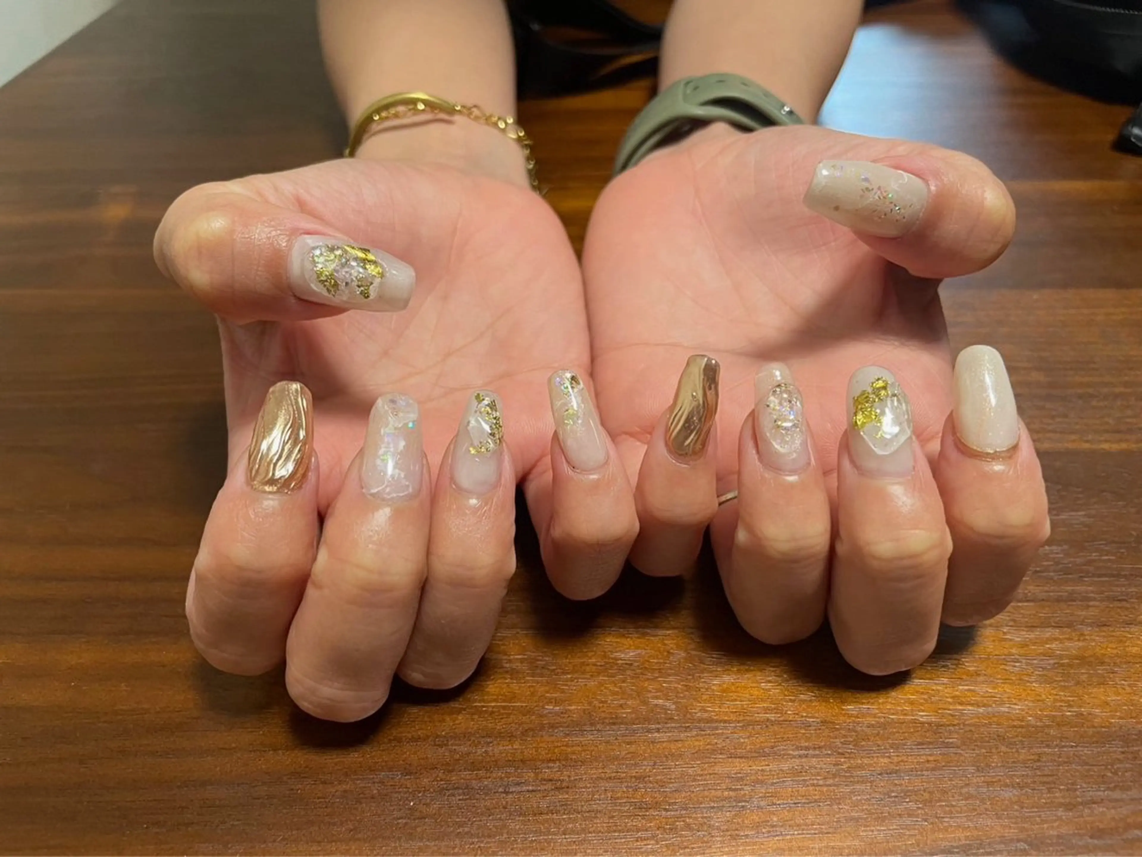 【モデル】ハンド長さだしの写真