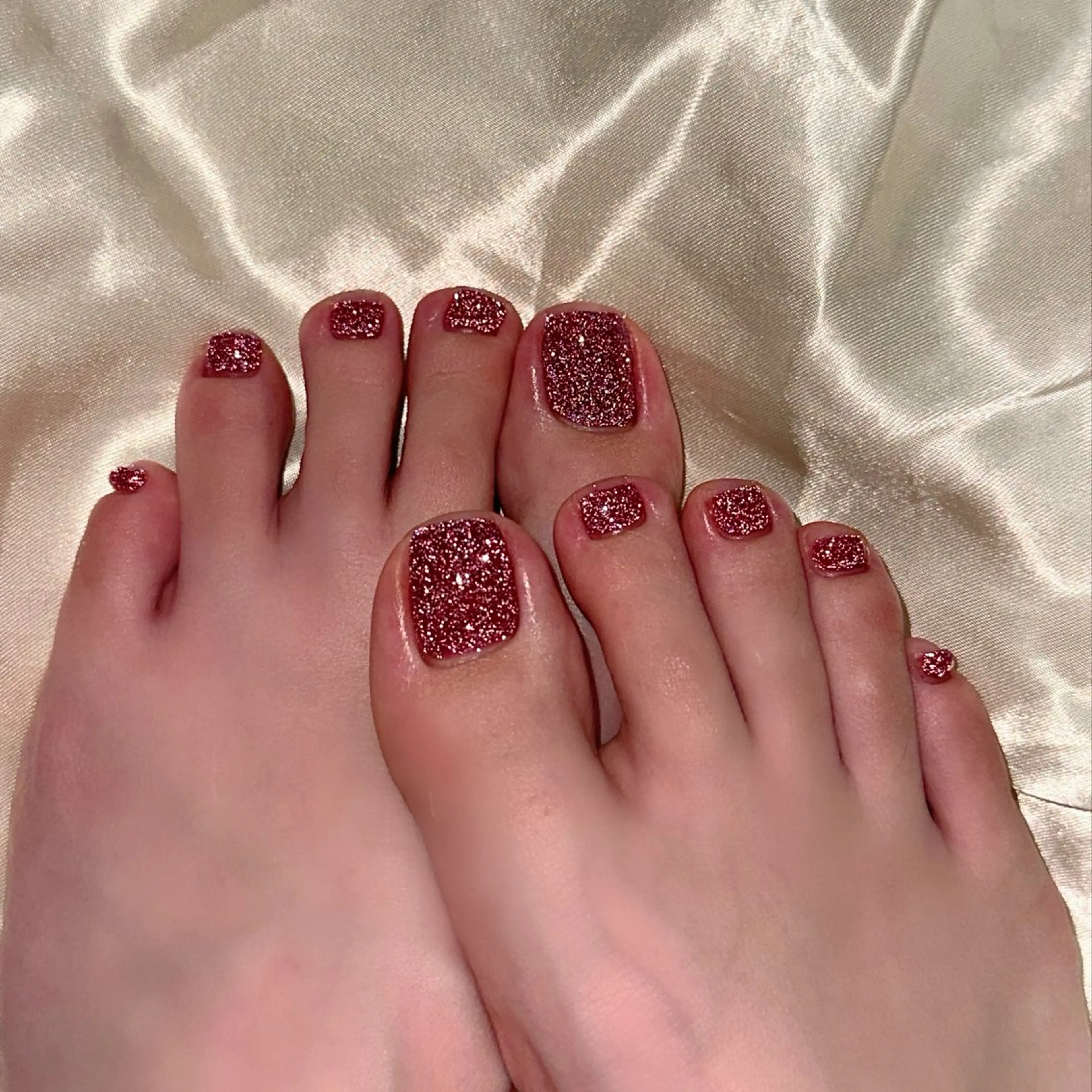 ネイル フラッシュネイル フットネイル キラキラネイル 赤色 Ray nail natsu🎀のネイルデザイン