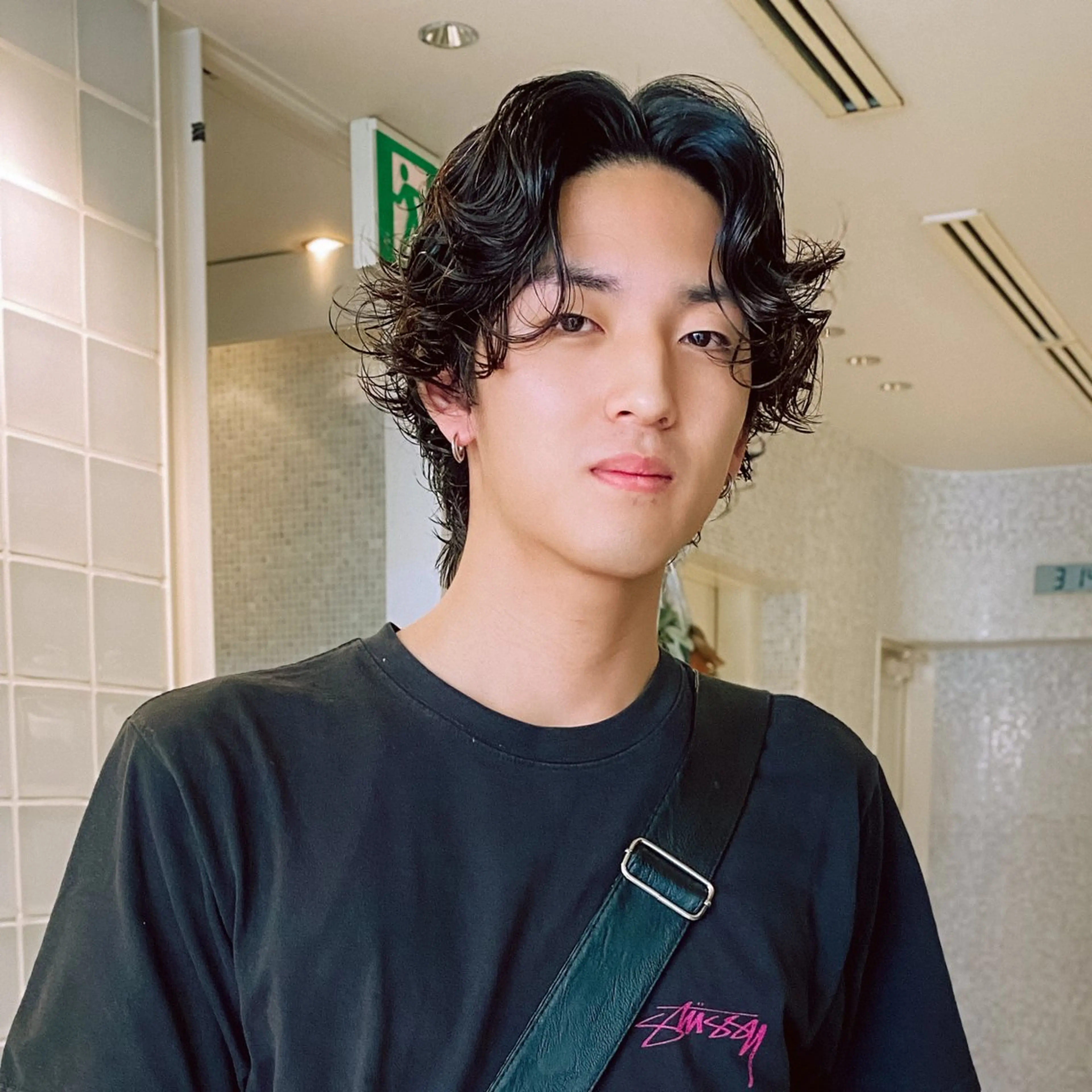 ミディアム パーマ メンズ ミディアムパーマ センターパート メンズパーマ カット トリートメント 栄/矢場町 三井太朗のヘアスタイル