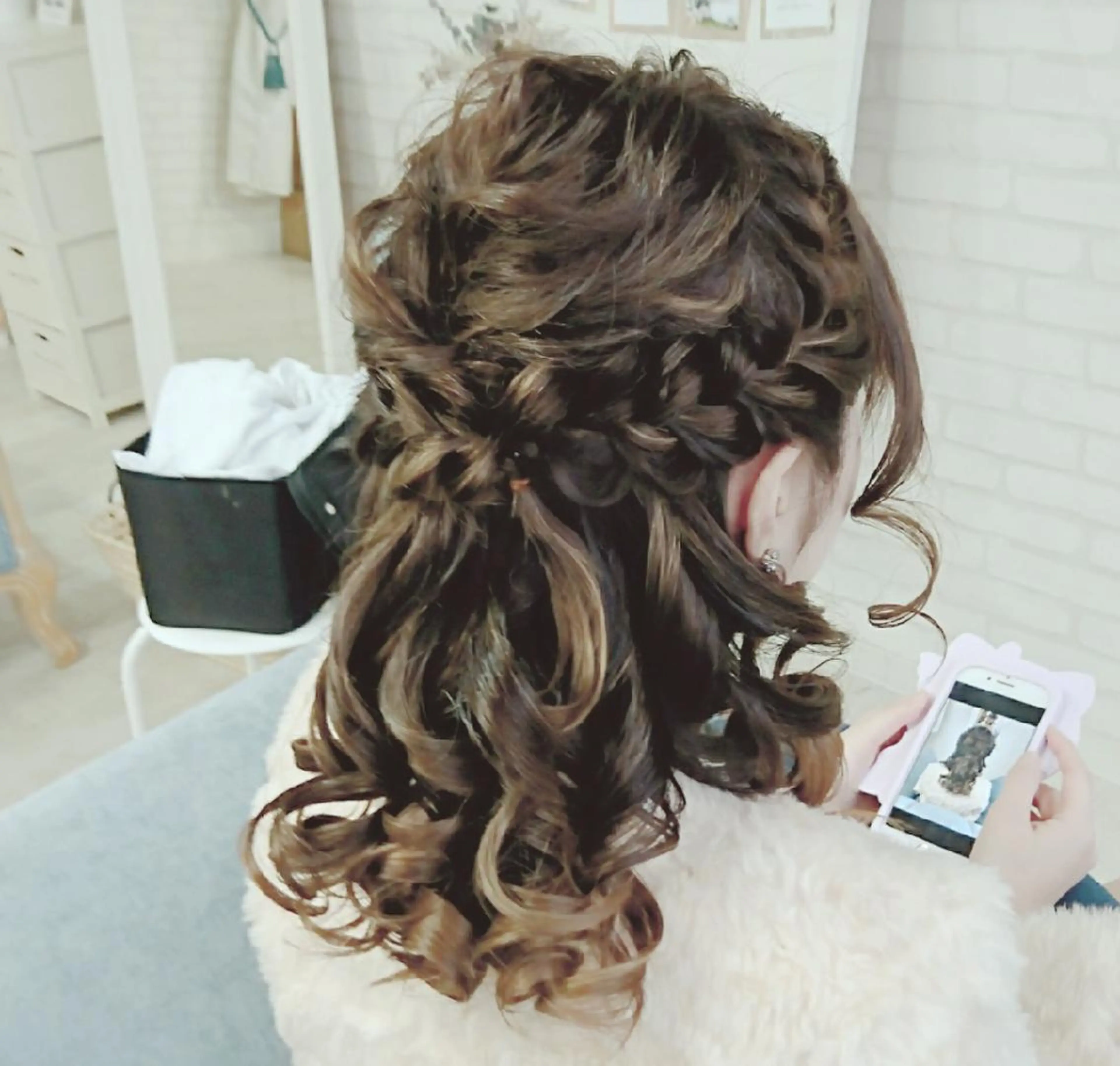 ヘアアレンジ セミロング カチューシャ cell所属・植田 真理のエステ・リラクイメージ