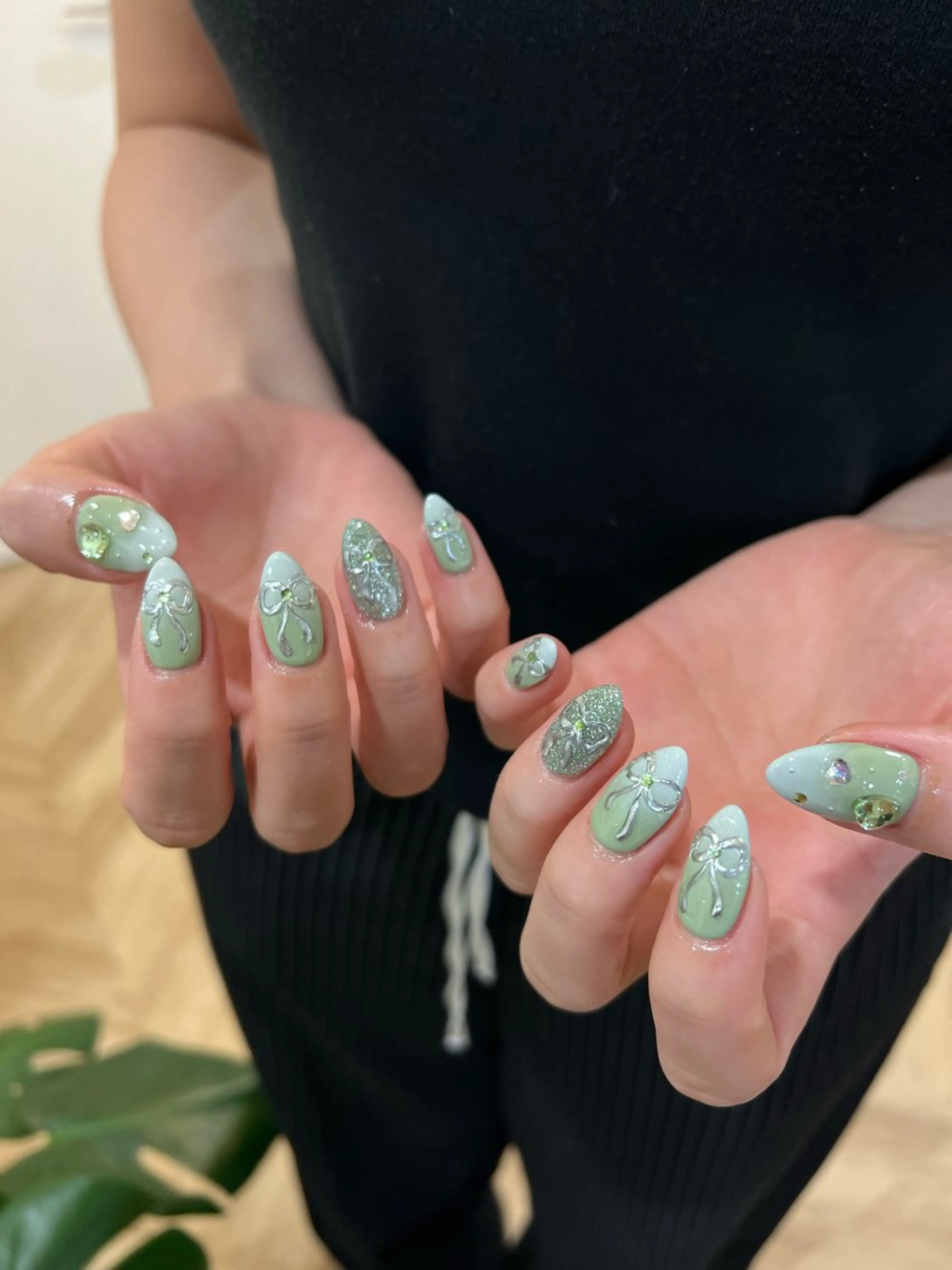 ネイル ハンドネイル フットネイル ハンドケア Nes.Nail所属・Miyagi Asamiのネイルデザイン