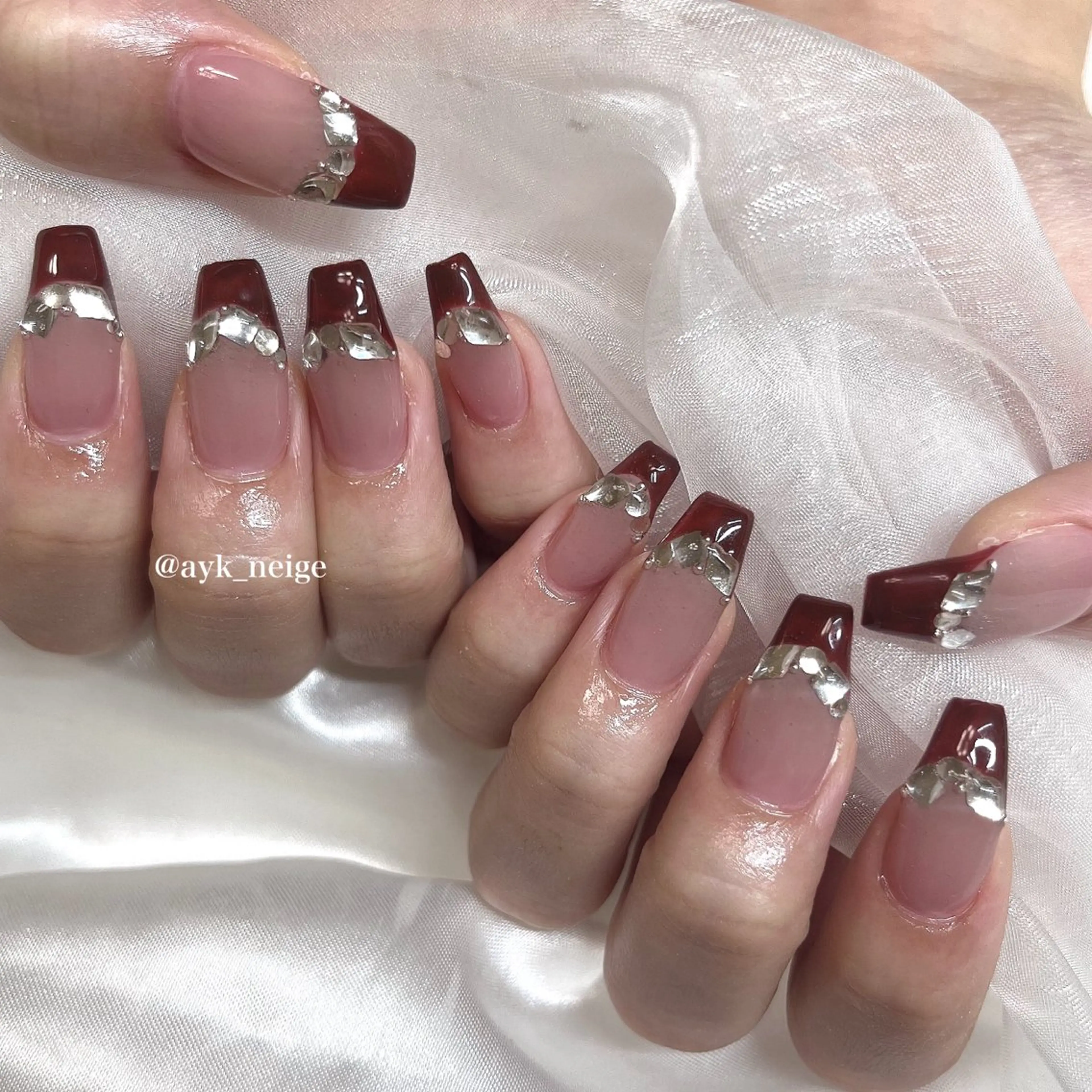 ネイル フットネイル キラキラネイル 韓国ネイル リボン シンプルネイル n'eige nail所属・大谷 綾香のネイルデザイン