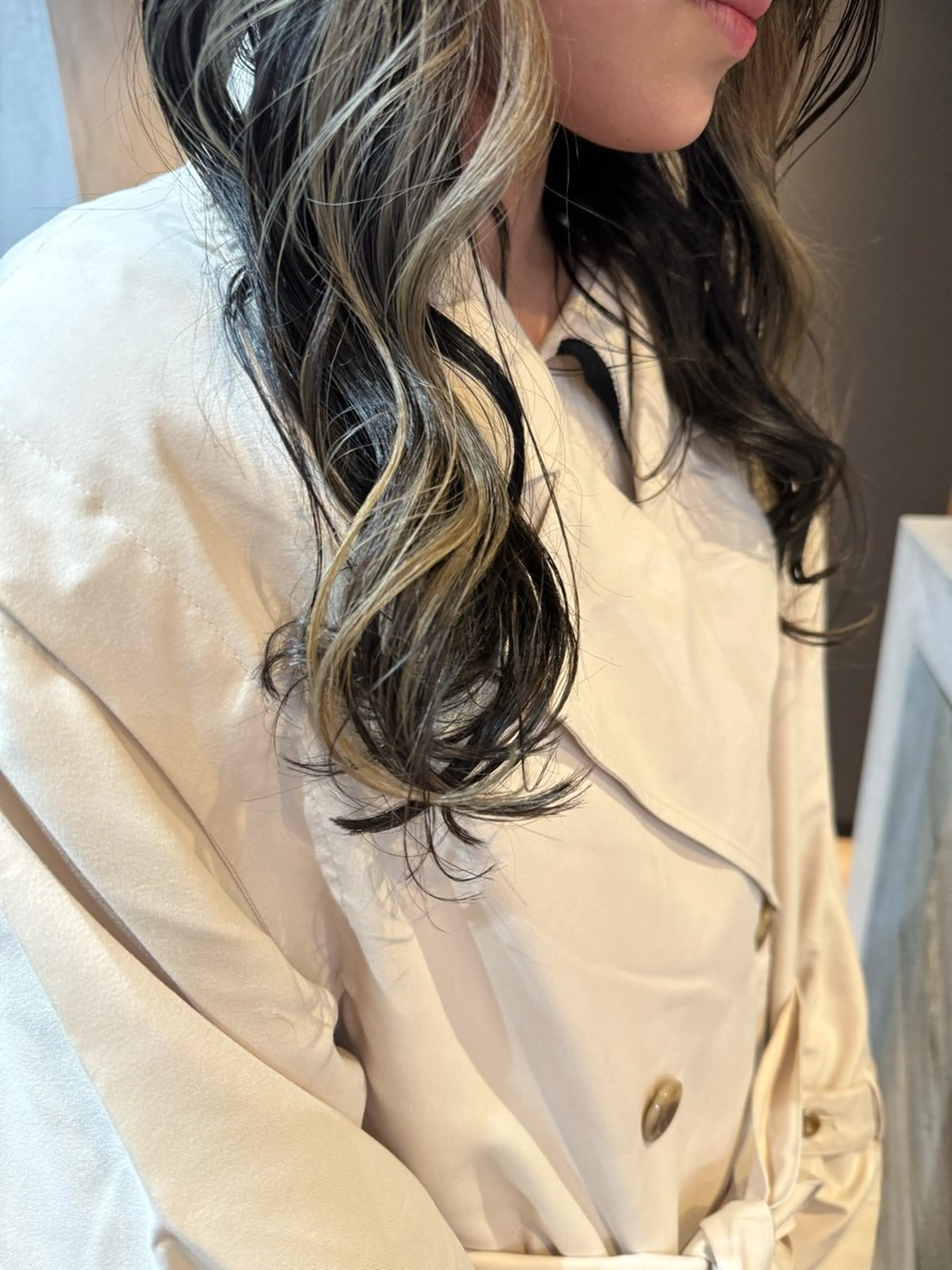 ロング カラー ベージュカラー イヤリングカラー ミルクティーベージュ ワタナベ テルマサのヘアスタイル