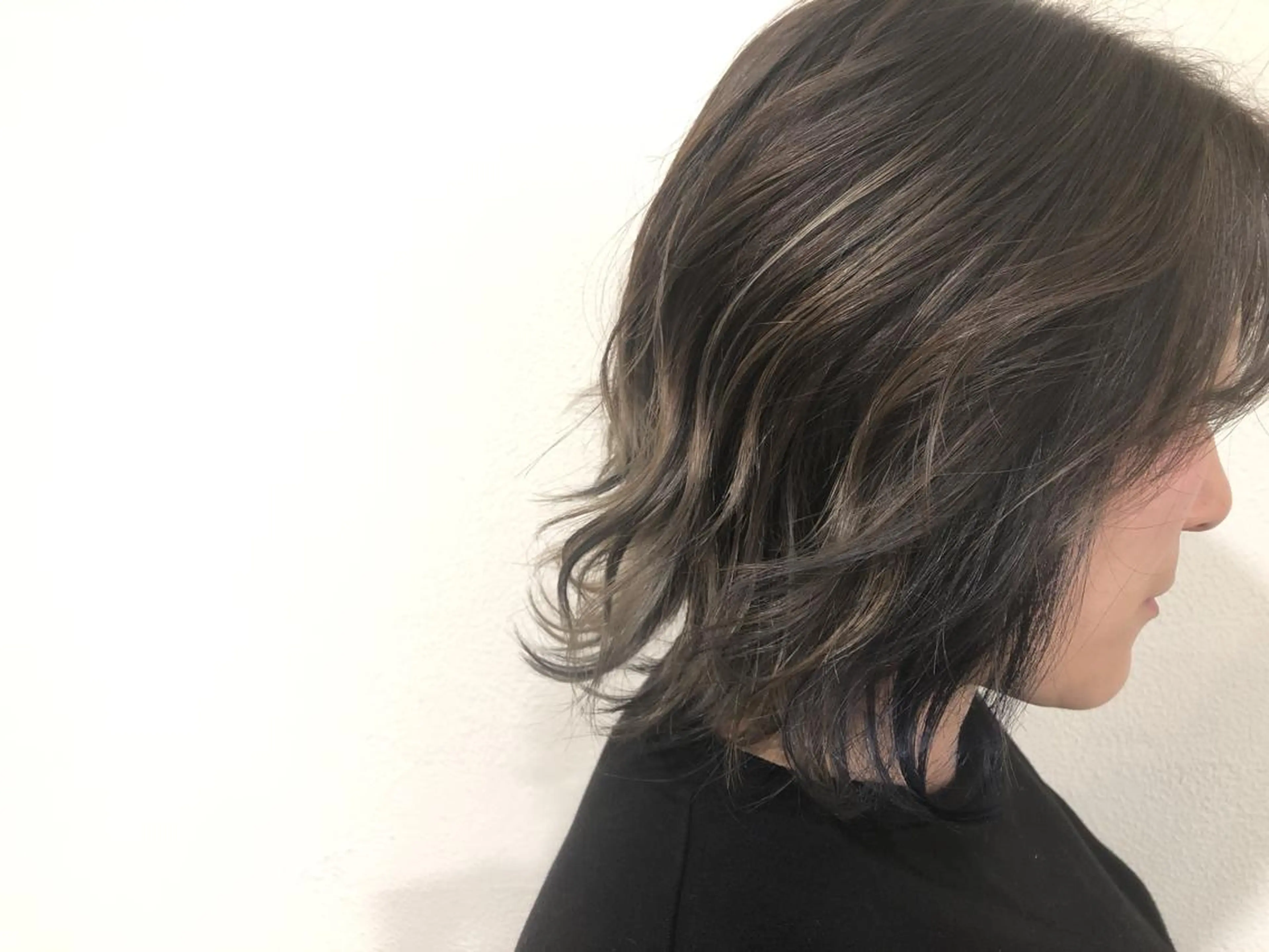 ミディアム カラー バレイヤージュ レイヤーカット ウルフカット ヘアカラー パ ルのヘアスタイル