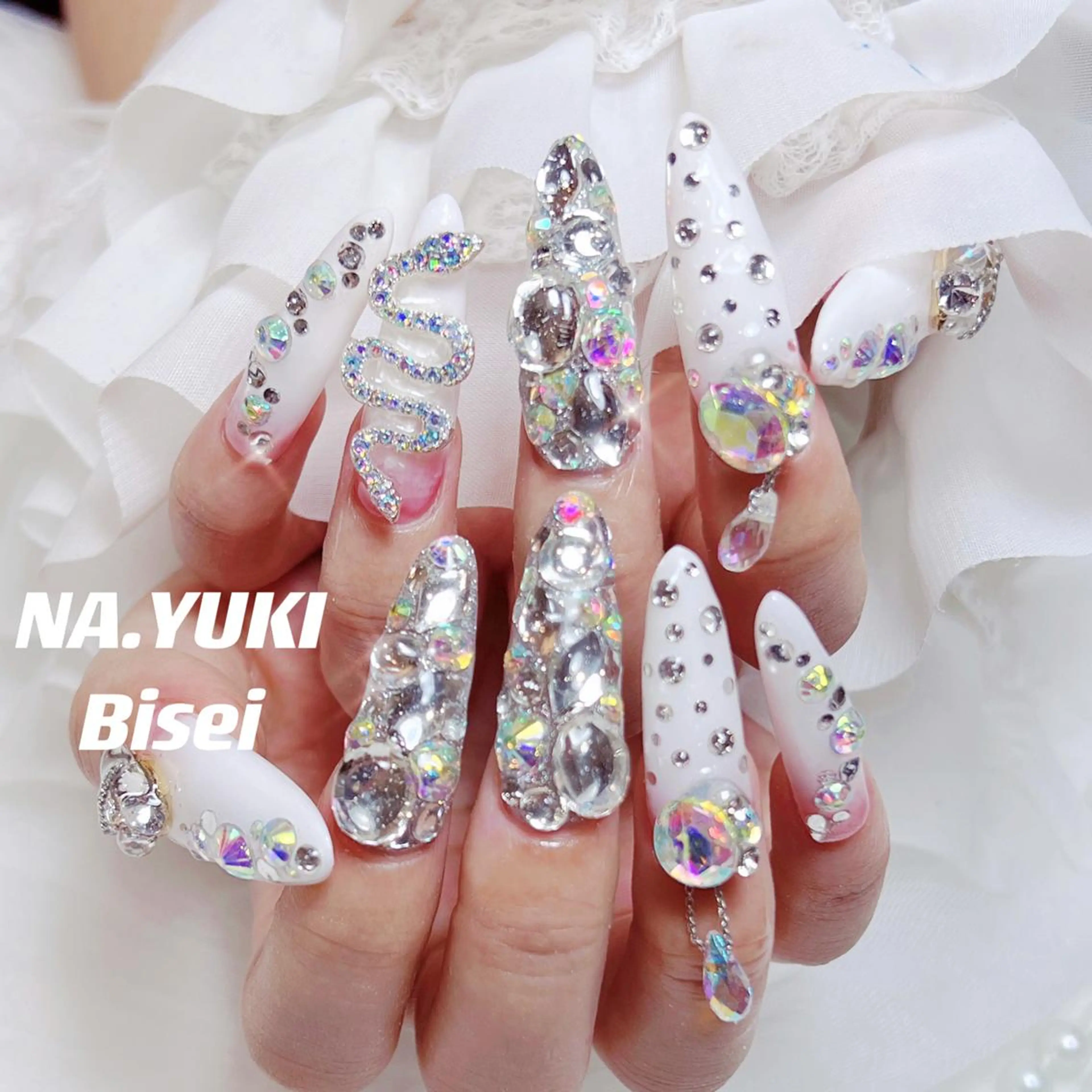 ネイル 🦋 Queenieのネイルデザイン