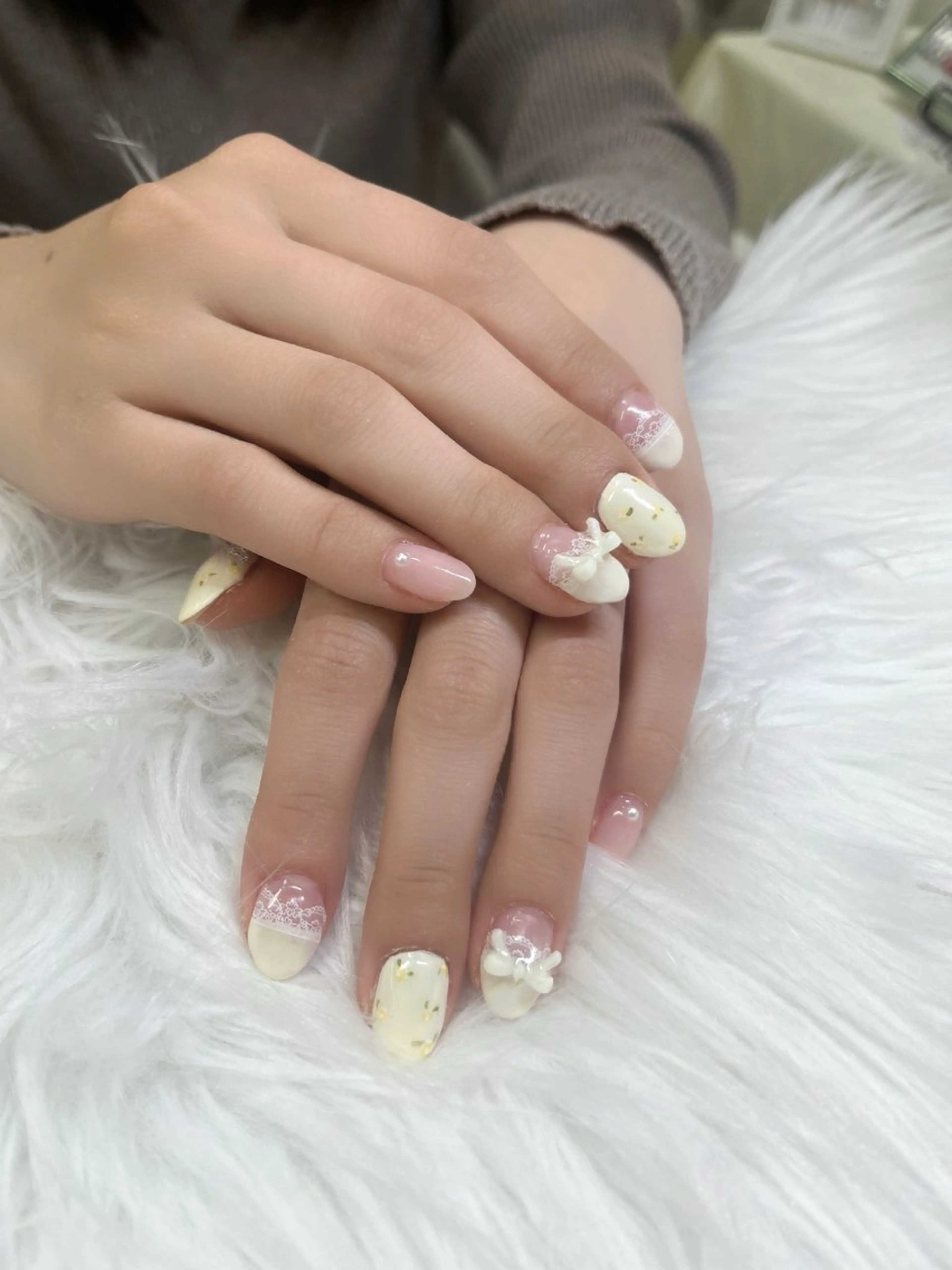 ネイル フレンチネイル レース リボン 春ネイル 黄色 ハンドネイル chai 上本町 sakuraのネイルデザイン