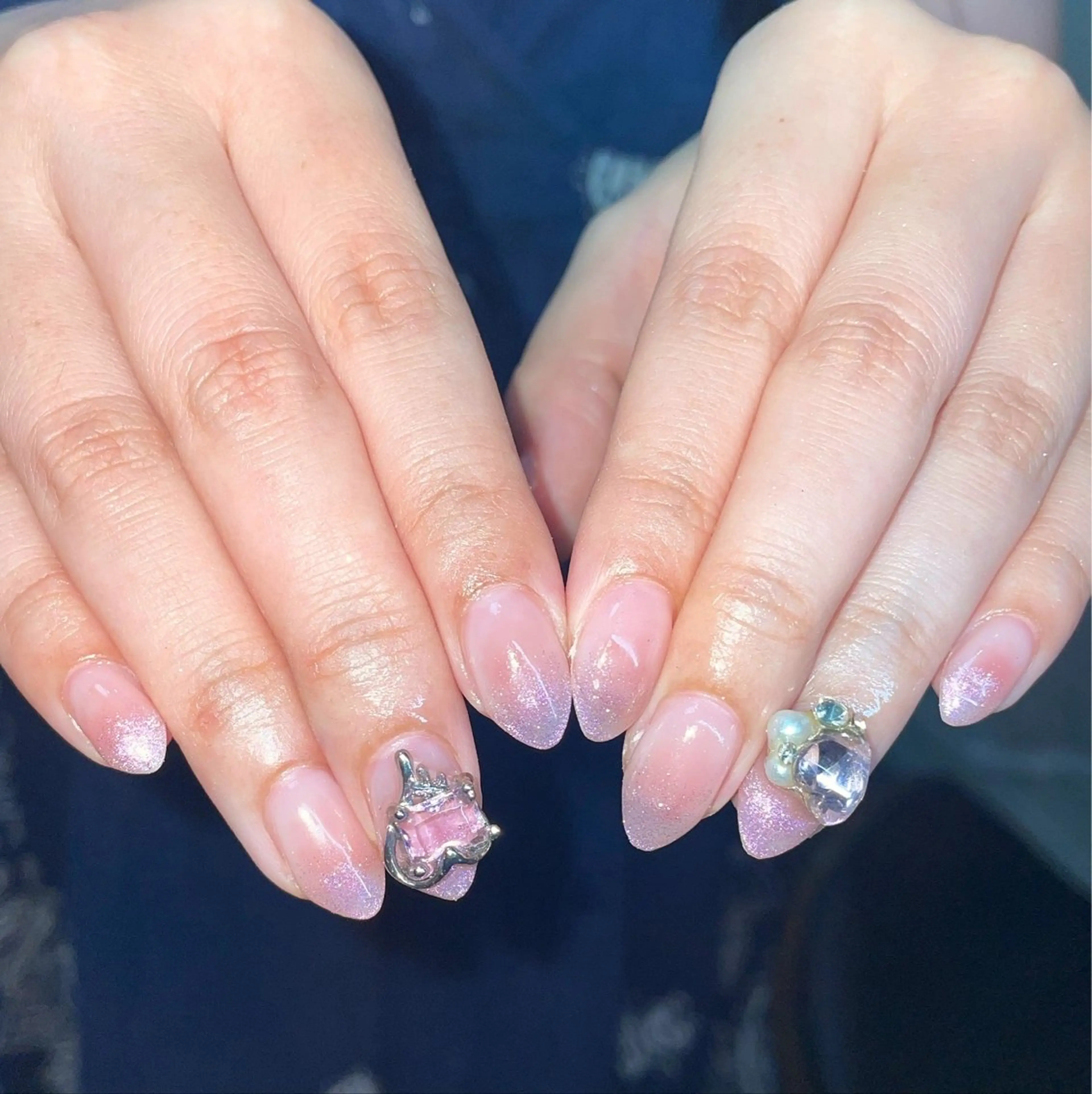 ネイル チークネイル ガーリー キラキラネイル 韓国ネイル マグネットネイル ハンドネイル ハンドケア 🎀NAIL🎀 AI🪄︎︎◝✩のネイルデザイン