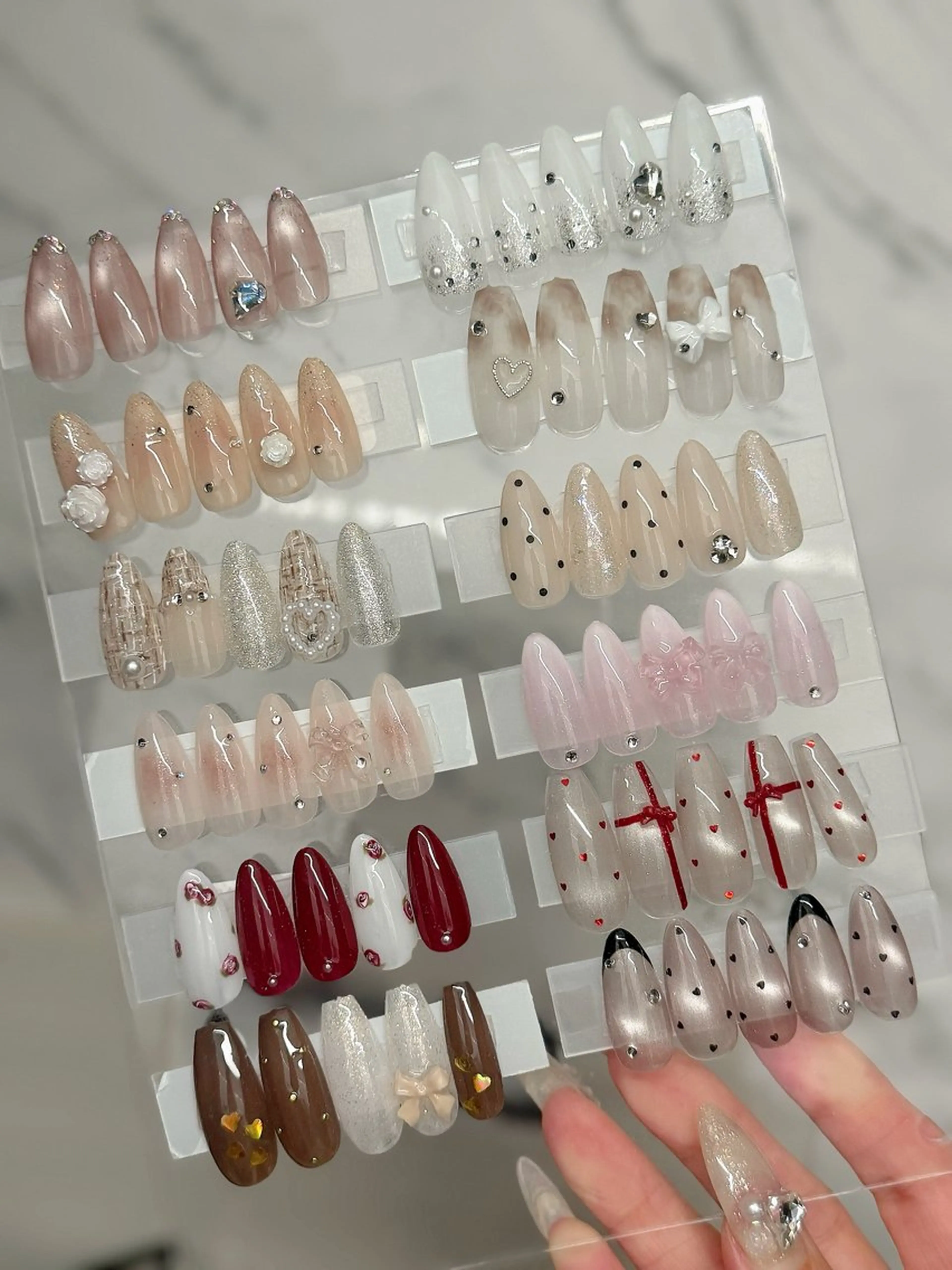 【人気No.2🫶🏻】長さ出し10本+選べるガーリー定額デザイン❤️※カラー変更・パーツ位置変更🆗の写真