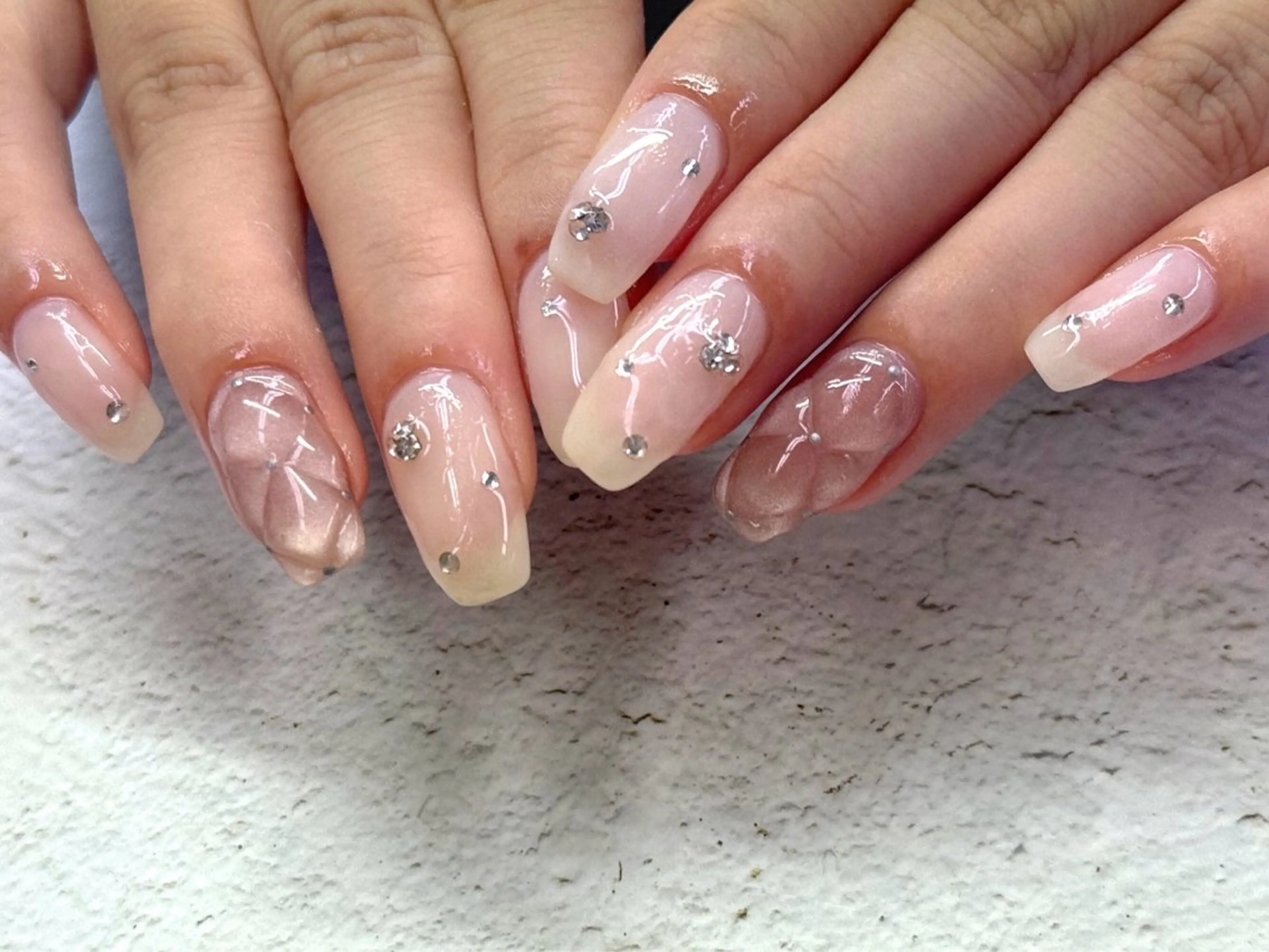 ネイル マグネットネイル 持ち込み ストーンネイル Alaia あまねのネイルデザイン