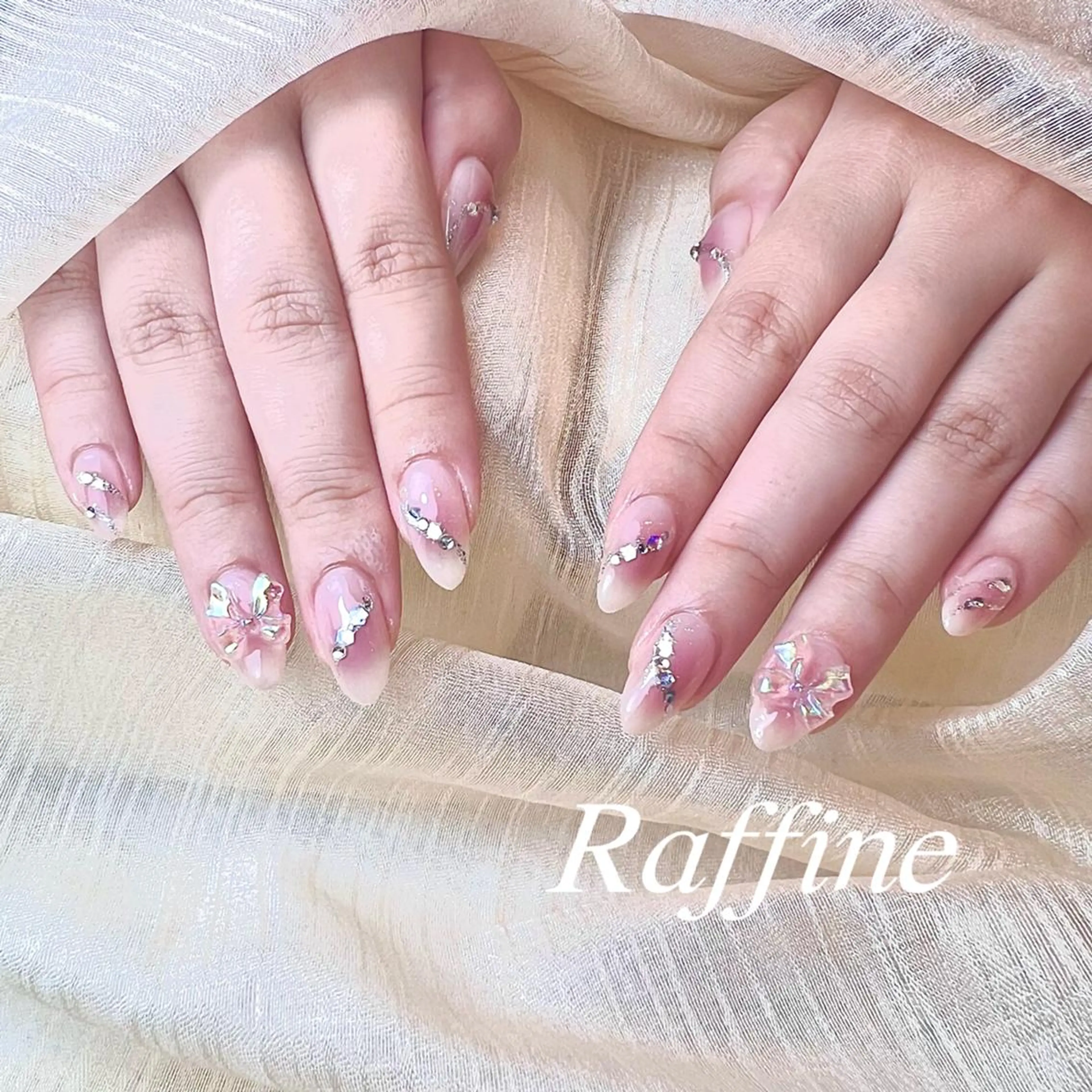 ネイル ハンドネイル フットネイル ハンドケア RAFFINE 月🦋🩵のネイルデザイン