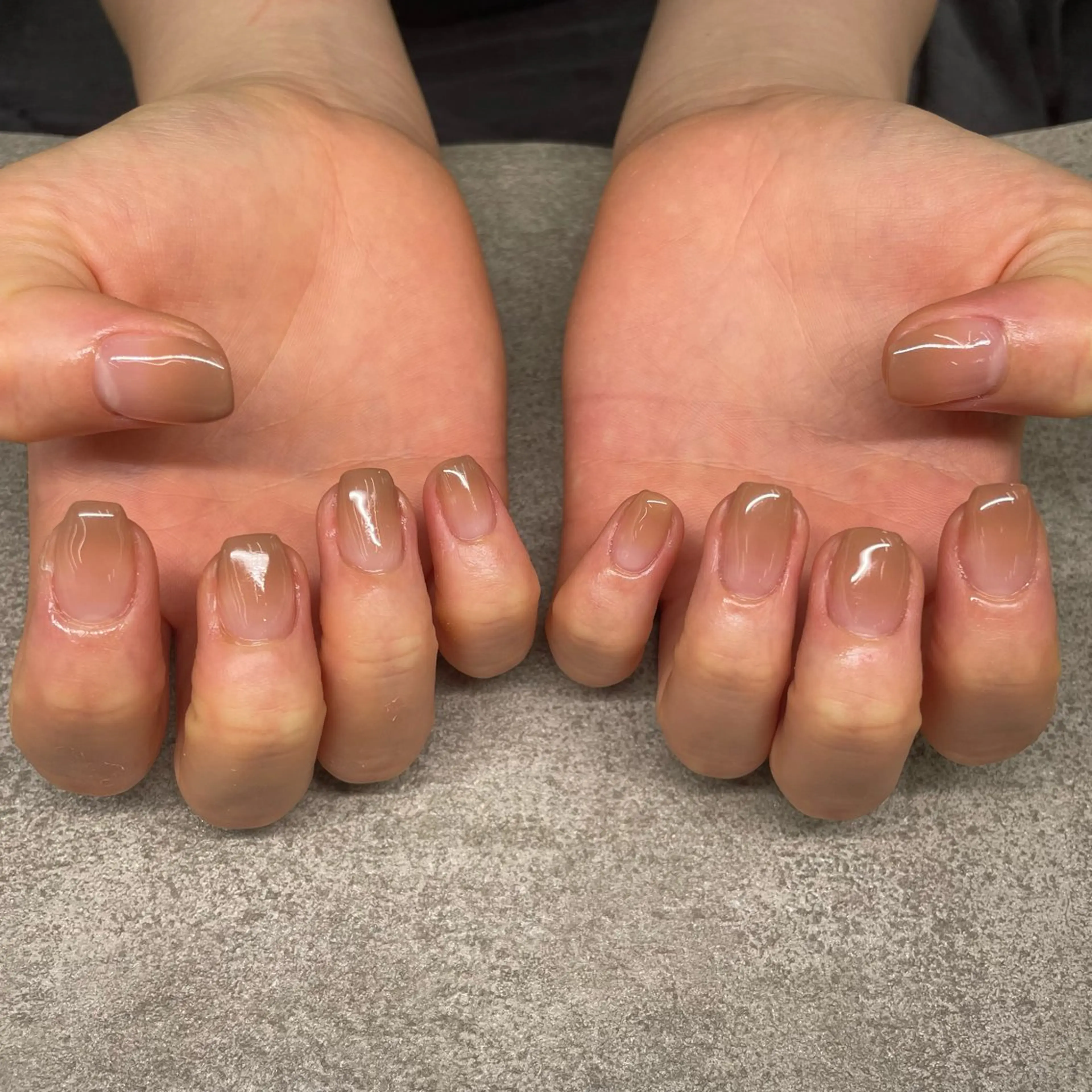 ネイル ブラウン グラデーション ピンク MAXKELLY EMIのネイルデザイン