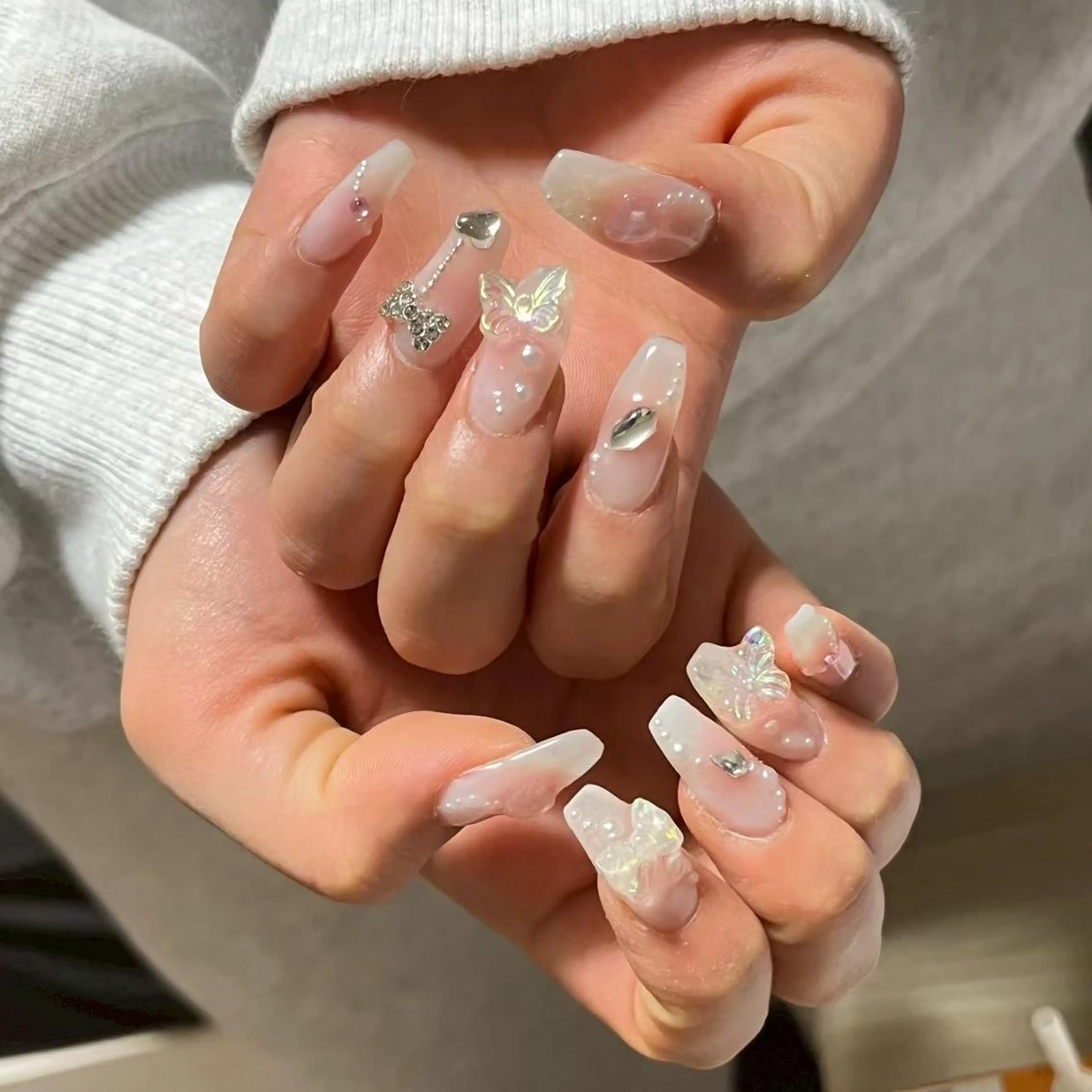 ネイル ボルドー チークネイル クリアネイル 成人式 フラッシュネイル Mai 🪽🩵のネイルデザイン