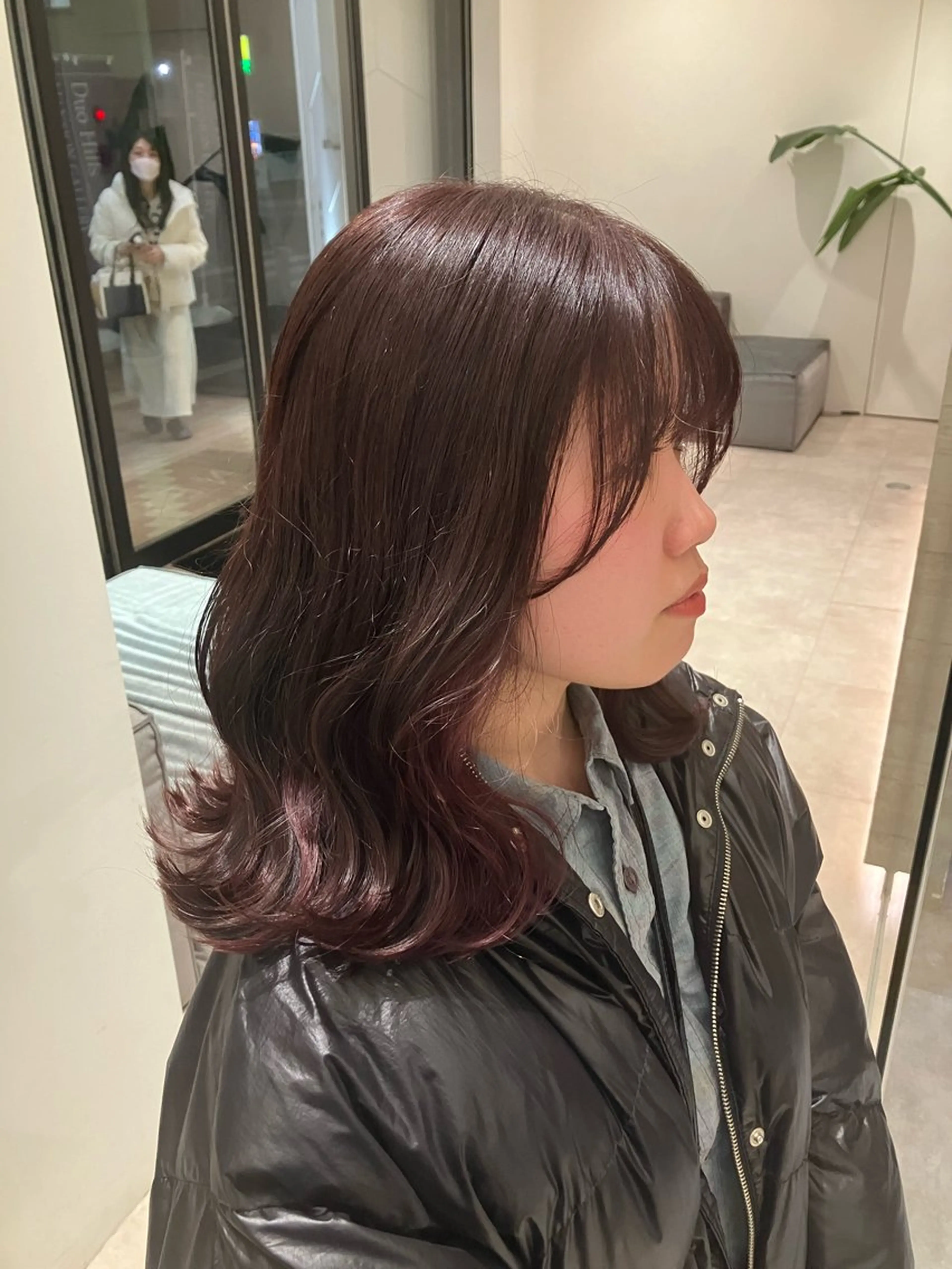 ミディアム カラー ブリーチ ブラウンカラー 透明感カラー ブリーチなしカラー ピンクカラー サキ🤍ハイトーン 🩰くびれ巻きヘアのヘアスタイル