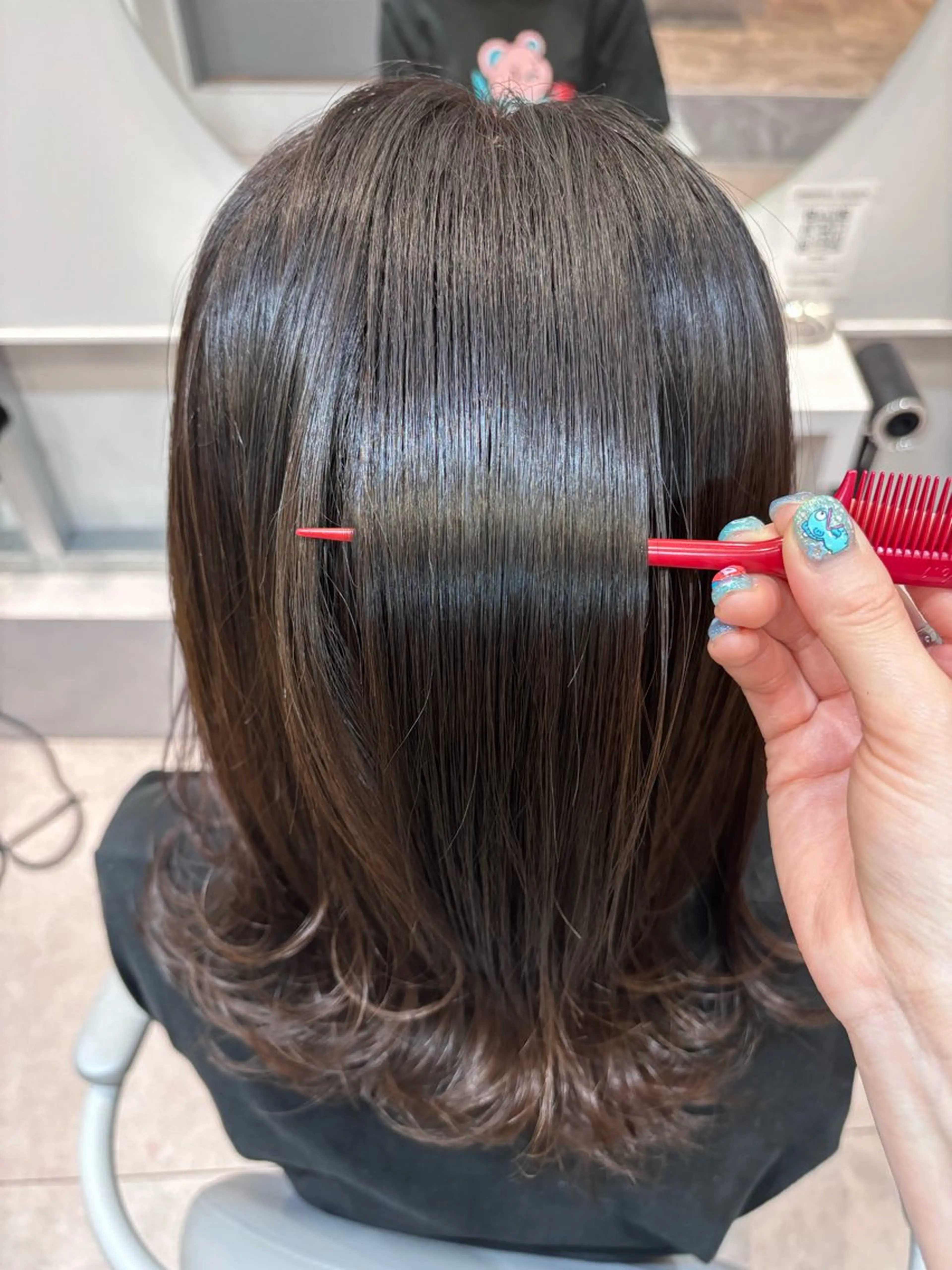 セミロング REM所属・渋谷 とまとのヘアスタイル