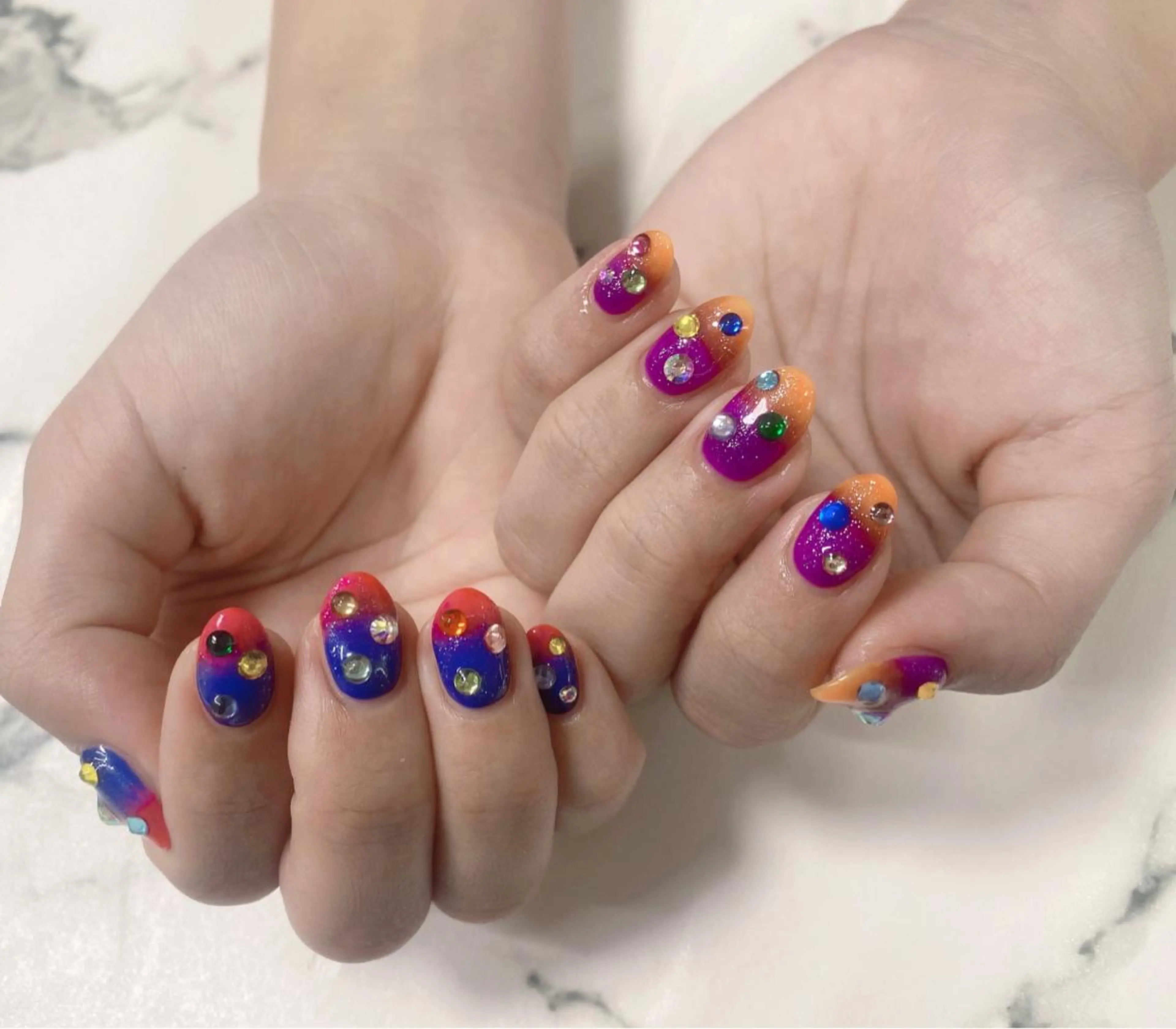 ロング カラー ネイル Q Free nailsのネイルデザイン