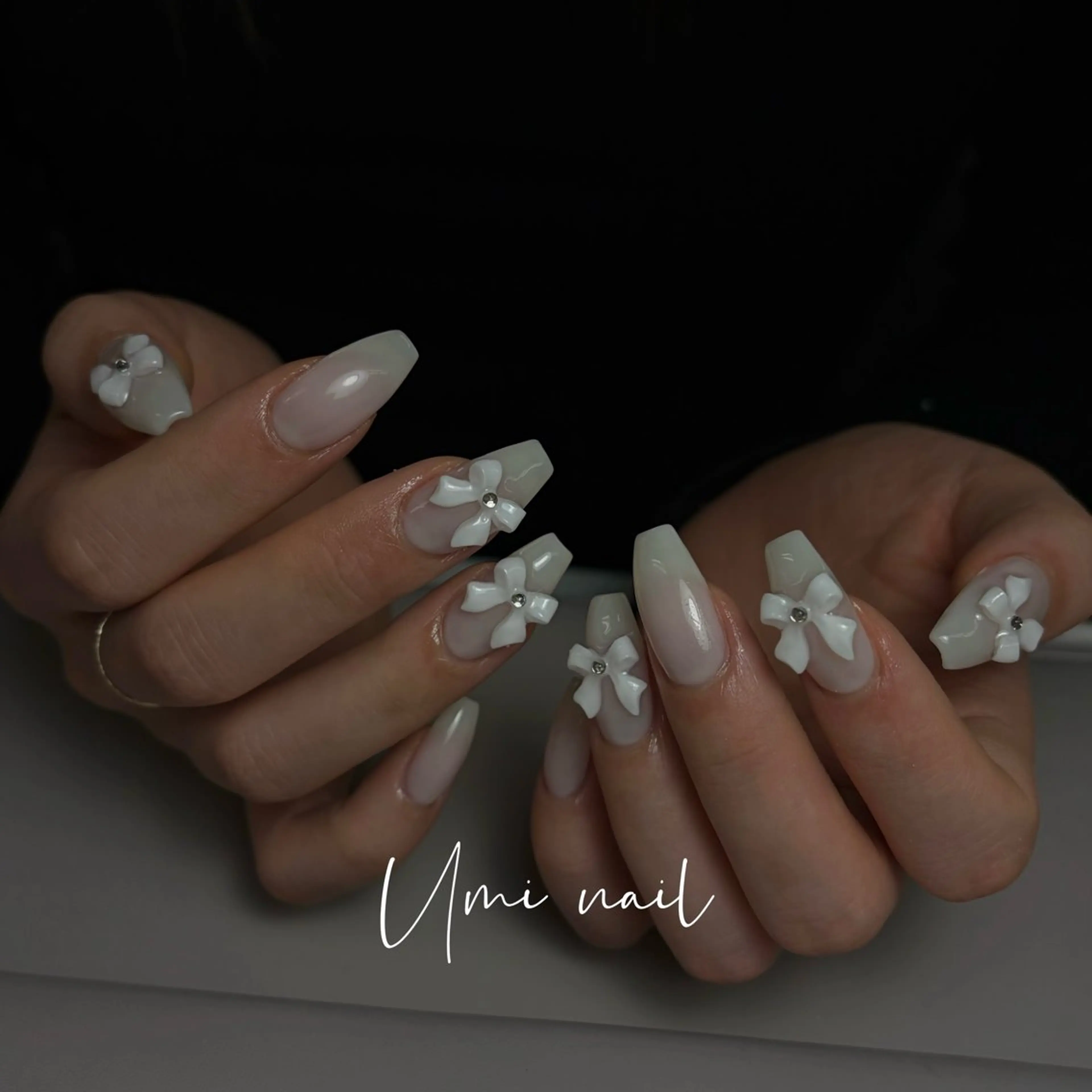 ネイル クリアネイル 成人式 長さ出し フラッシュネイル フットネイル Umi nail Salon所属・Umi.せい 🫧のネイルデザイン