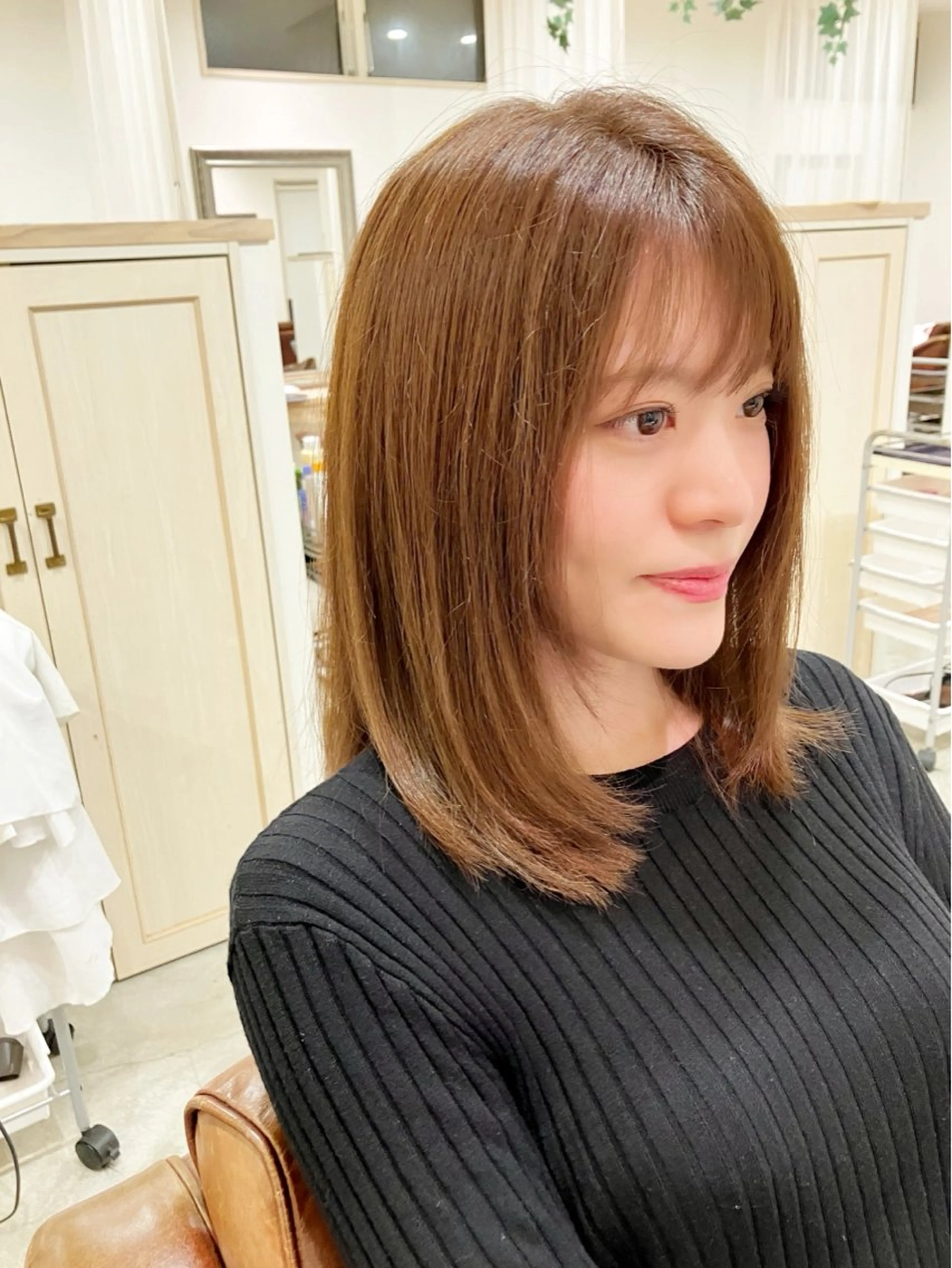 ミディアム レイヤーカット ローレイヤー adorableはなみずき店所属・唯一無二の曲がる 縮毛矯正 小林のヘアスタイル