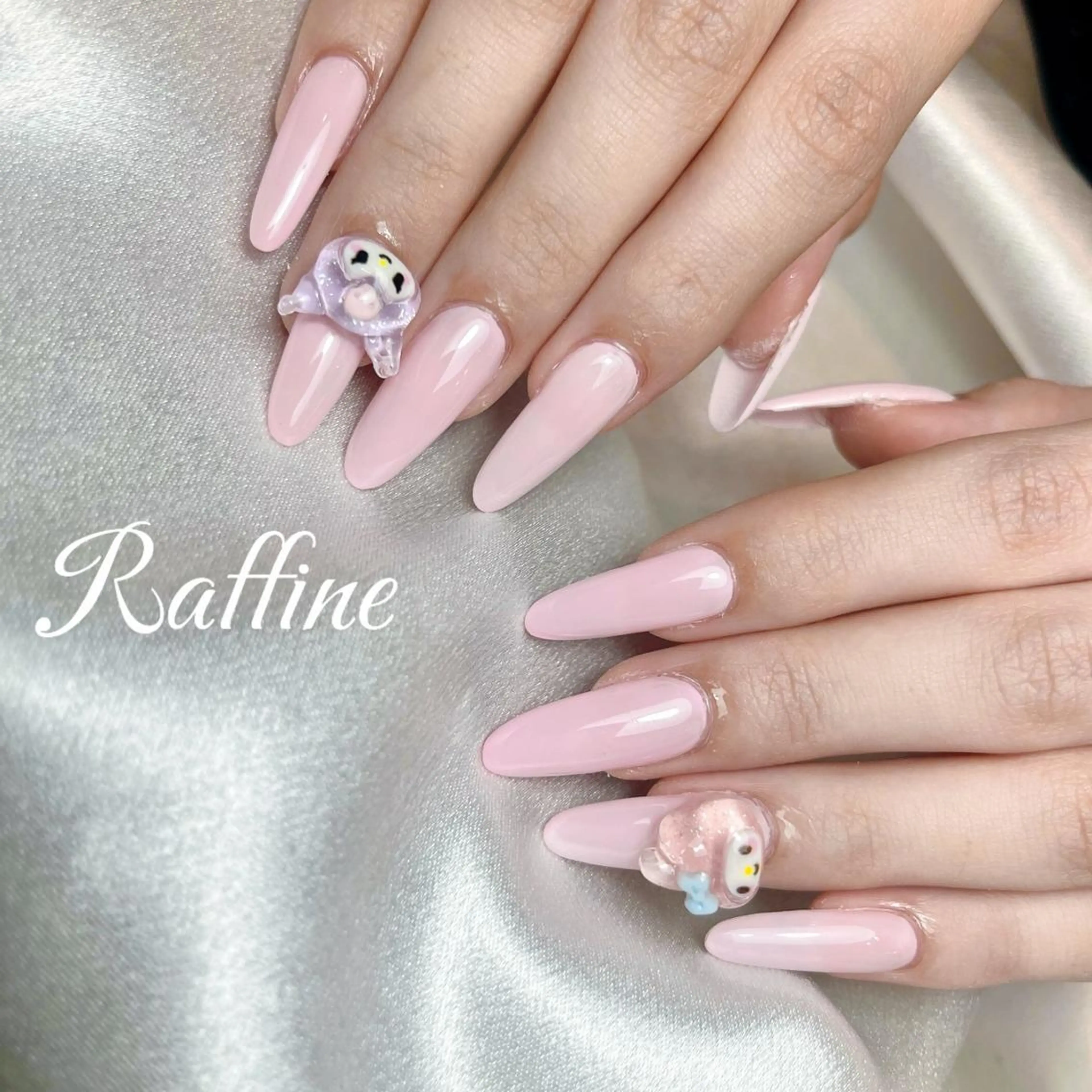 ネイル 長さ出し ガーリー ワンカラーネイル ピンク ハンドネイル RAFFINE 月🦋🩵のネイルデザイン