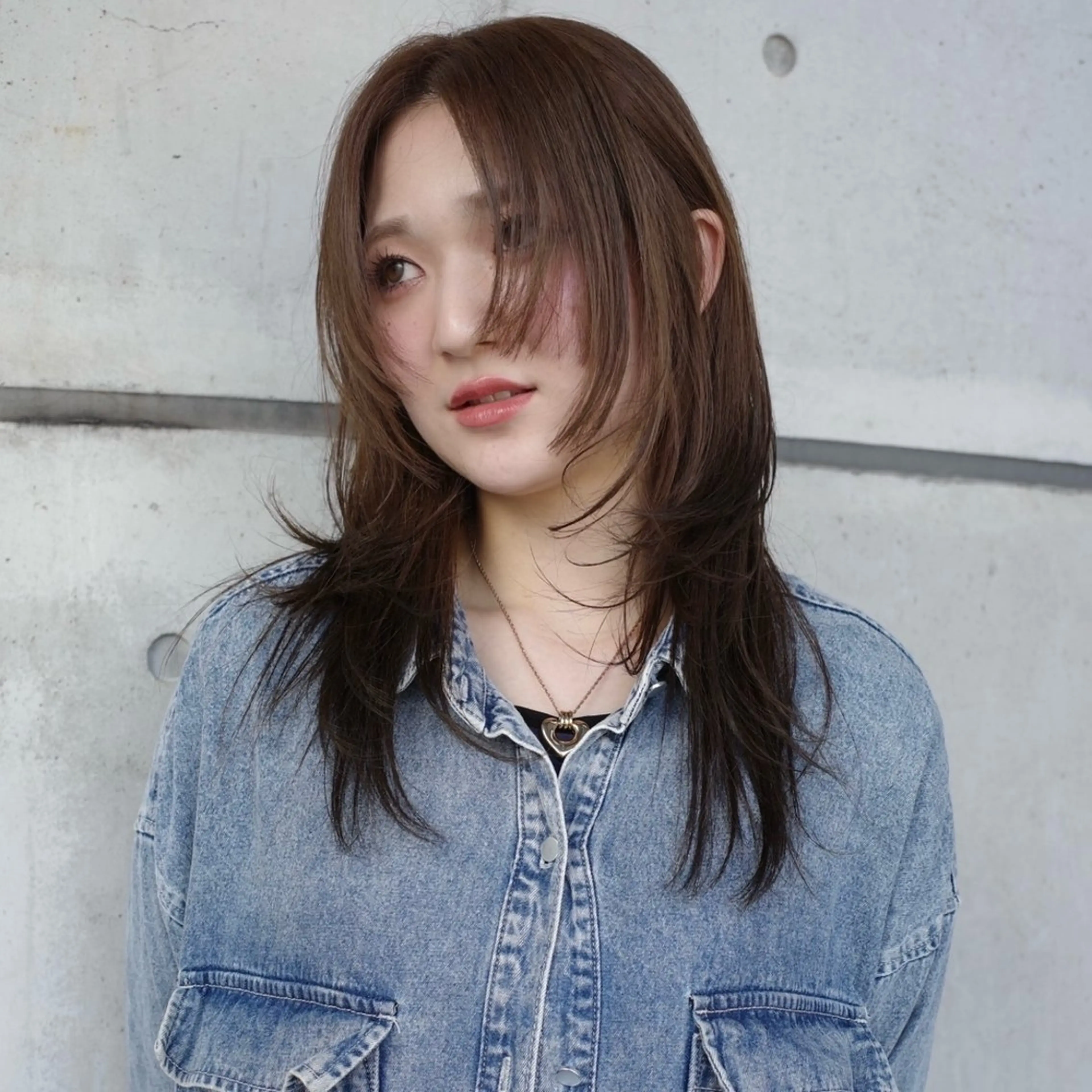 ミディアム カラー ベージュカラー 透明感カラー 顔まわりレイヤー 顔周りカット ハッシュカット カット ヘアカラー トリートメント nonoka オリーブ/グレージュのヘアスタイル